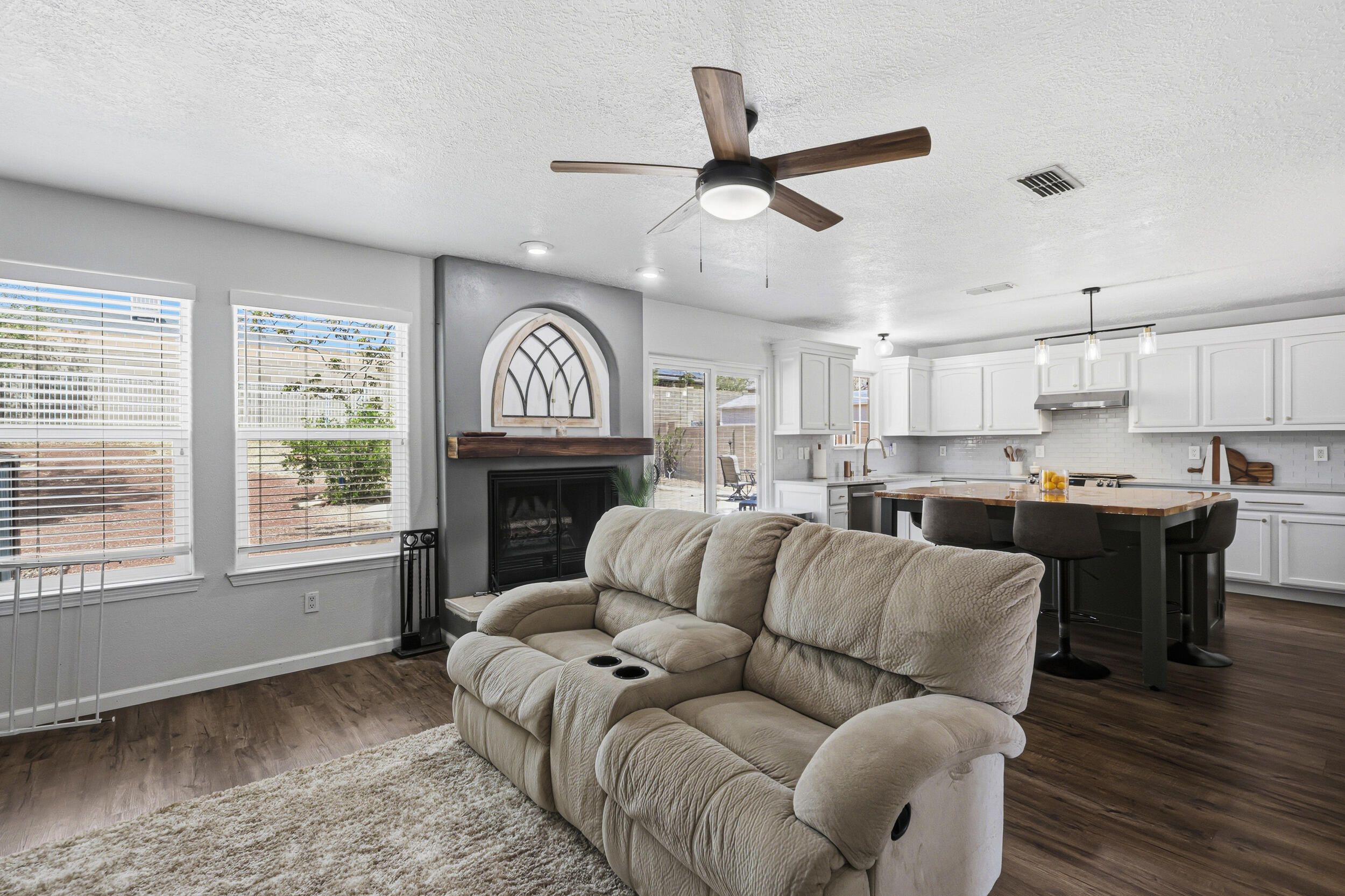 2557 Sandia Loop NE