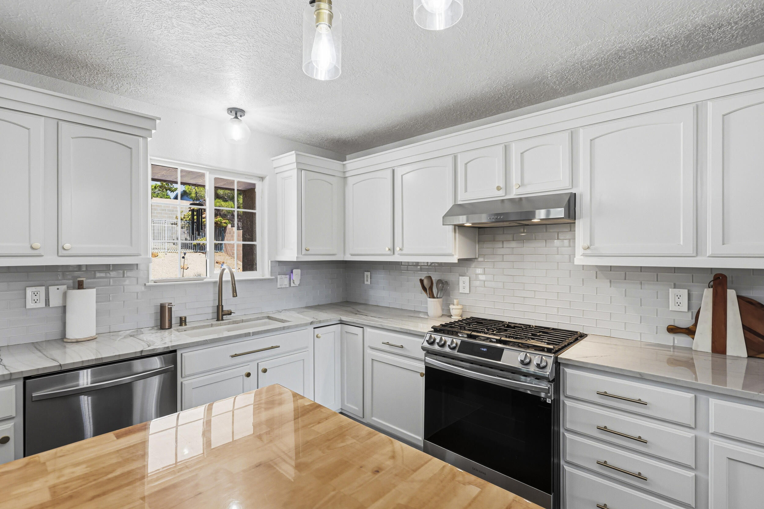 2557 Sandia Loop NE