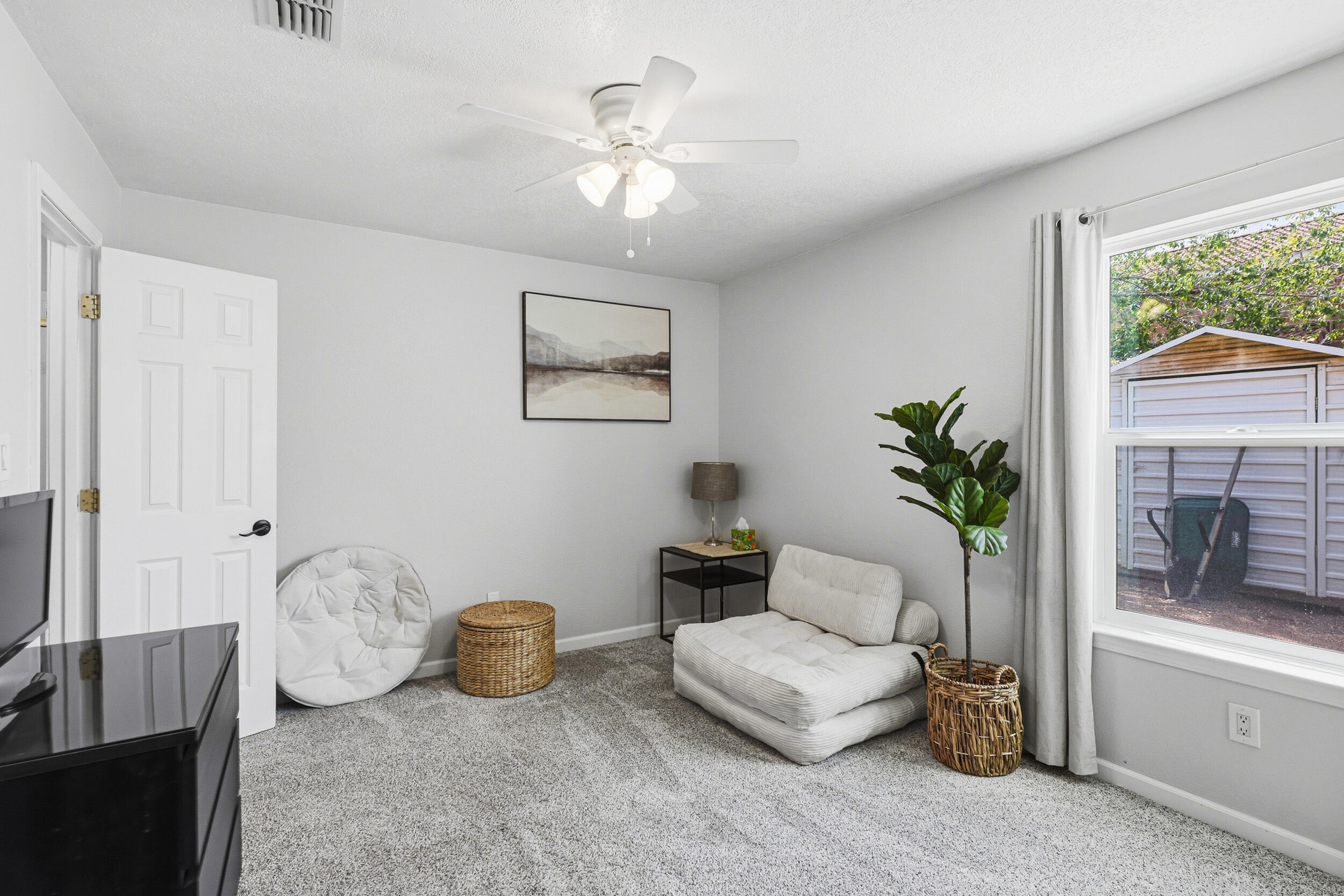 2557 Sandia Loop NE
