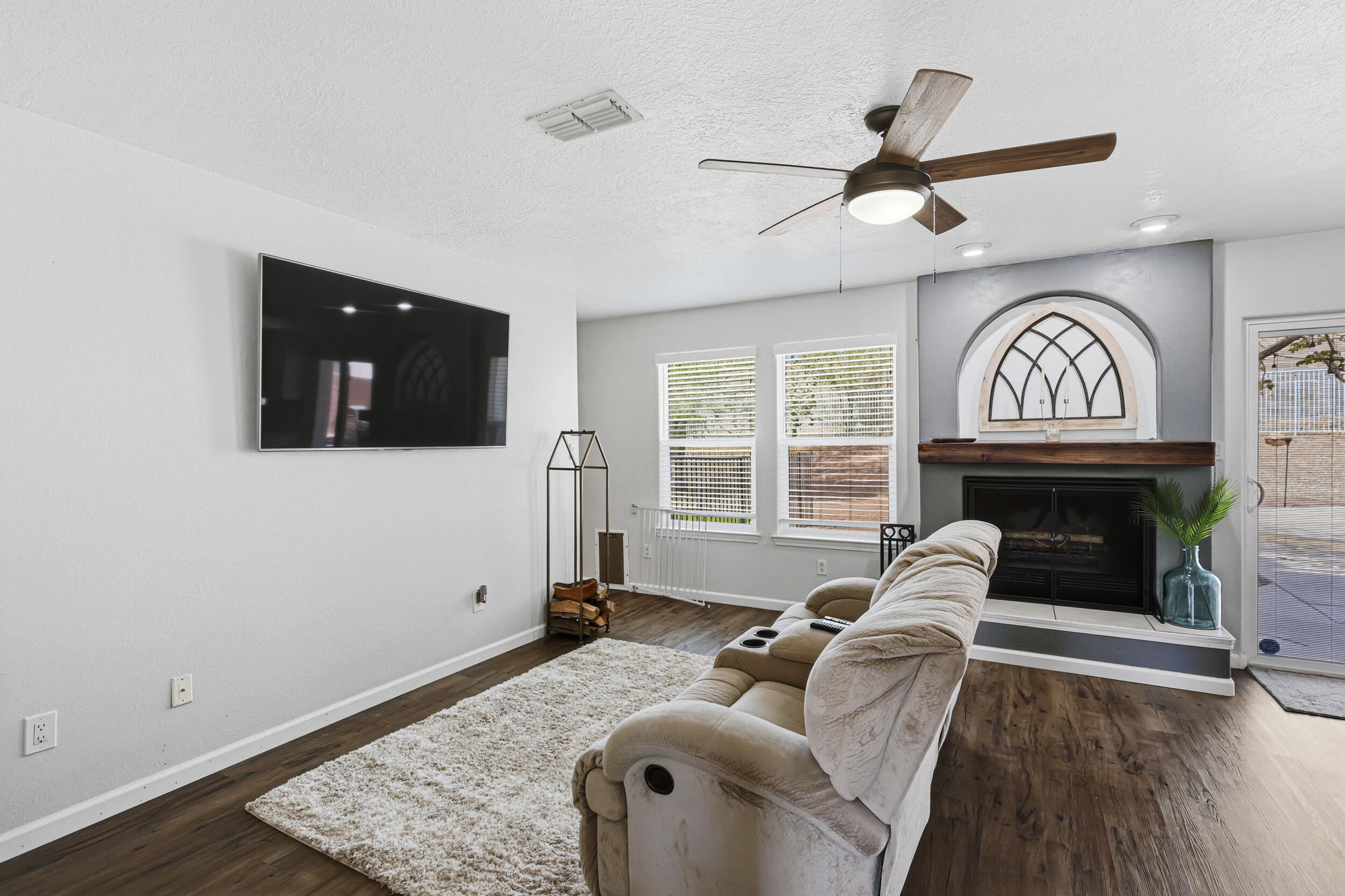 2557 Sandia Loop NE