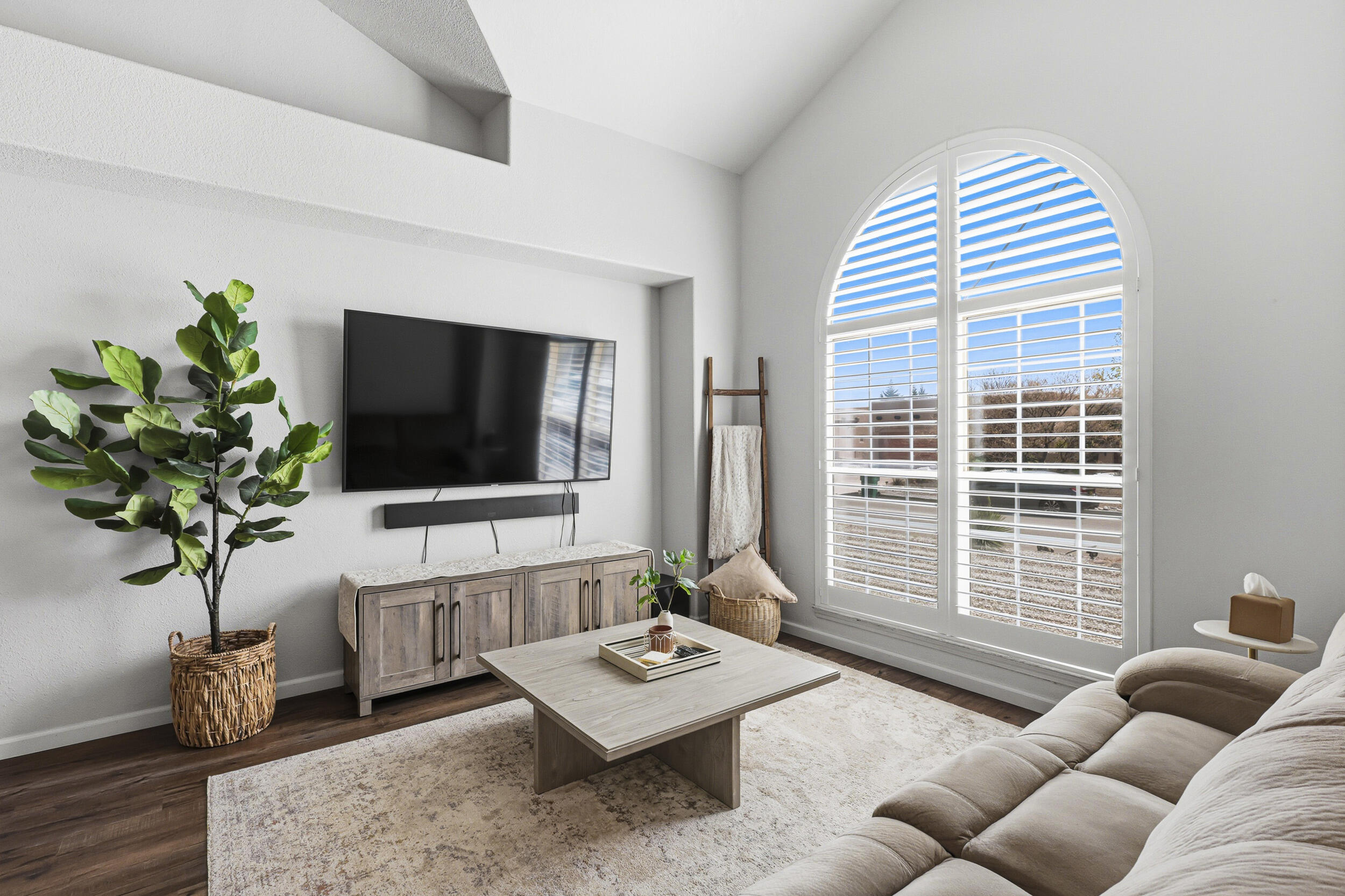 2557 Sandia Loop NE