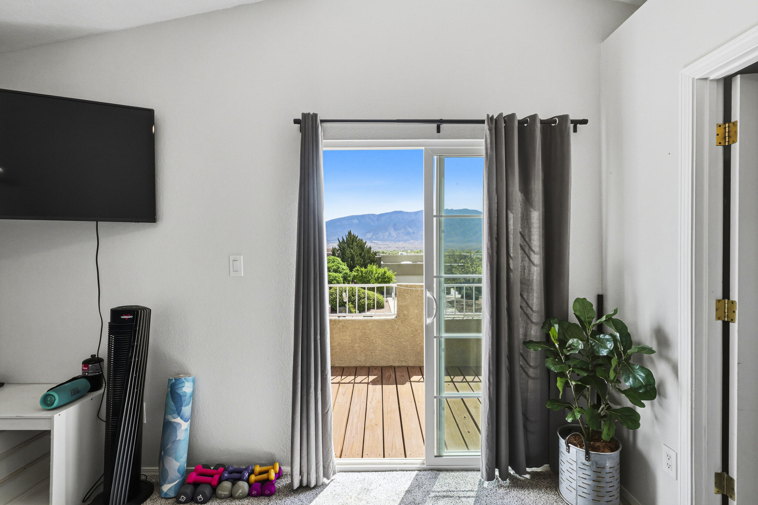 2557 Sandia Loop NE