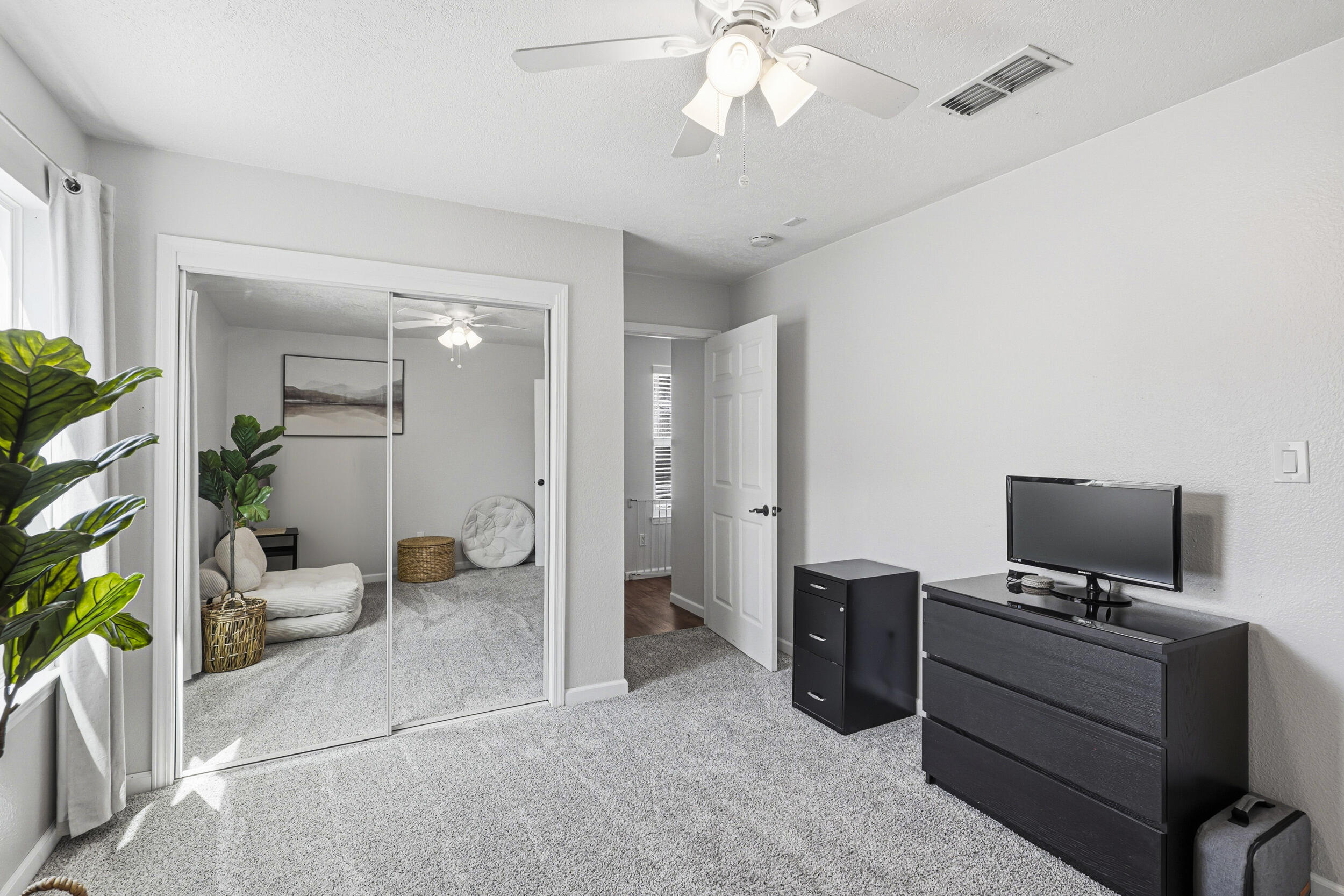 2557 Sandia Loop NE