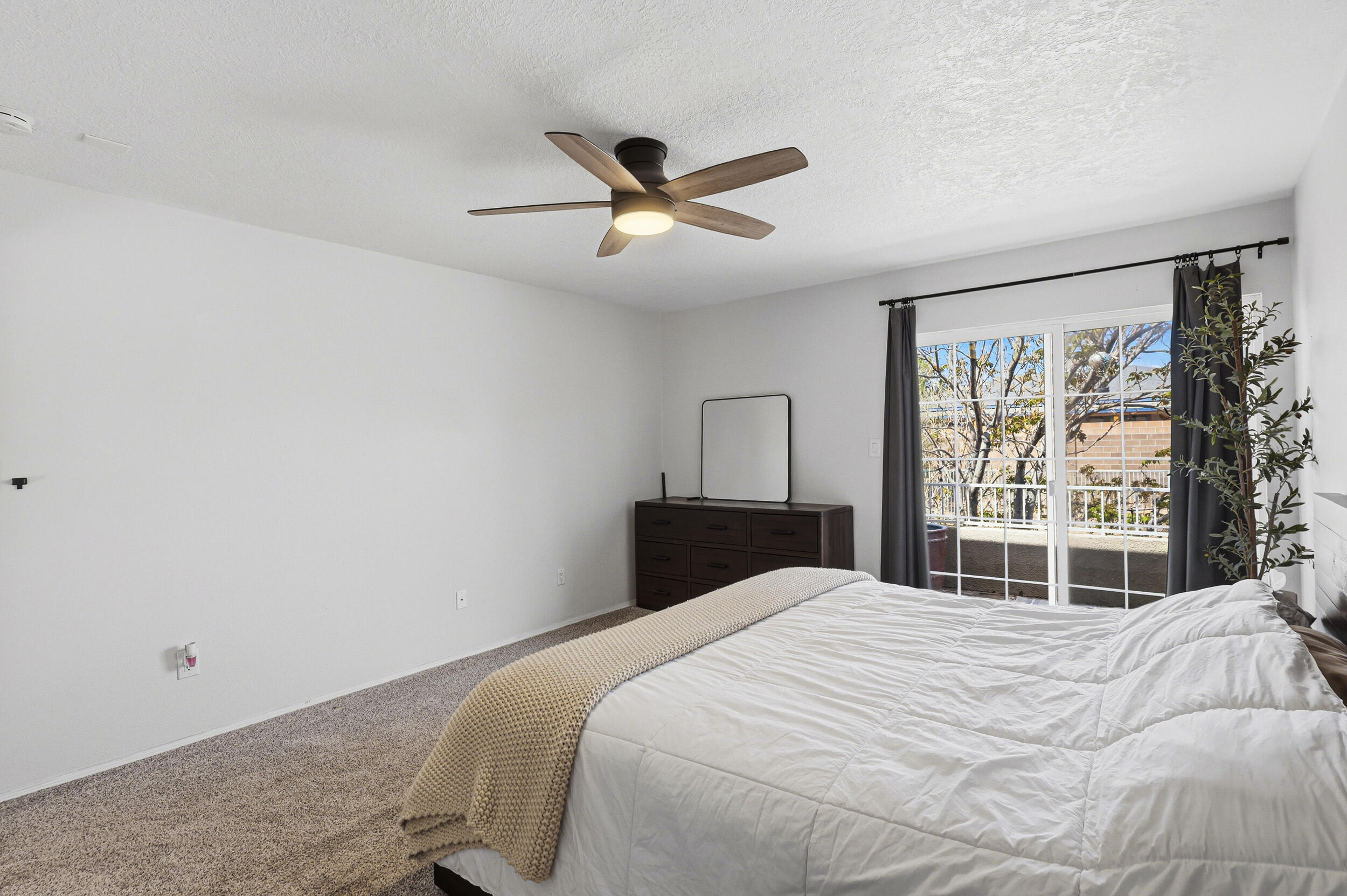 2557 Sandia Loop NE