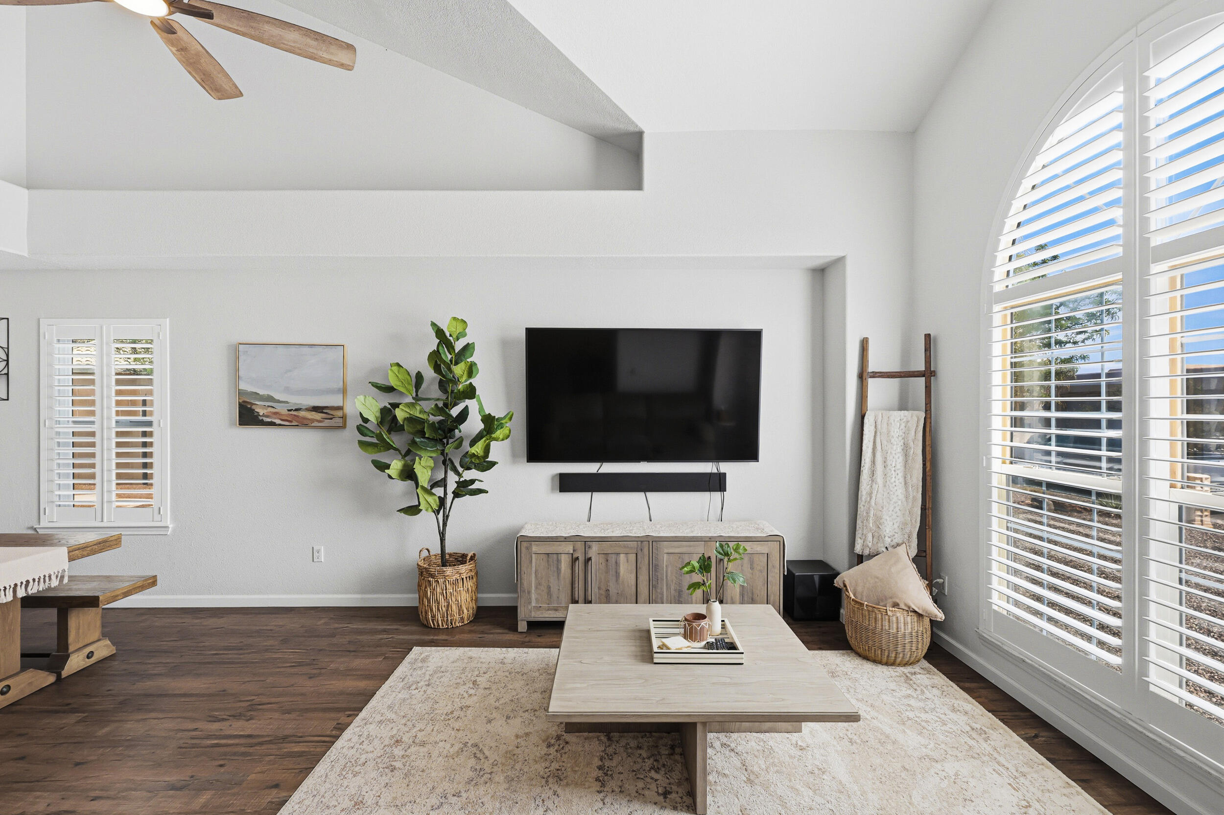 2557 Sandia Loop NE