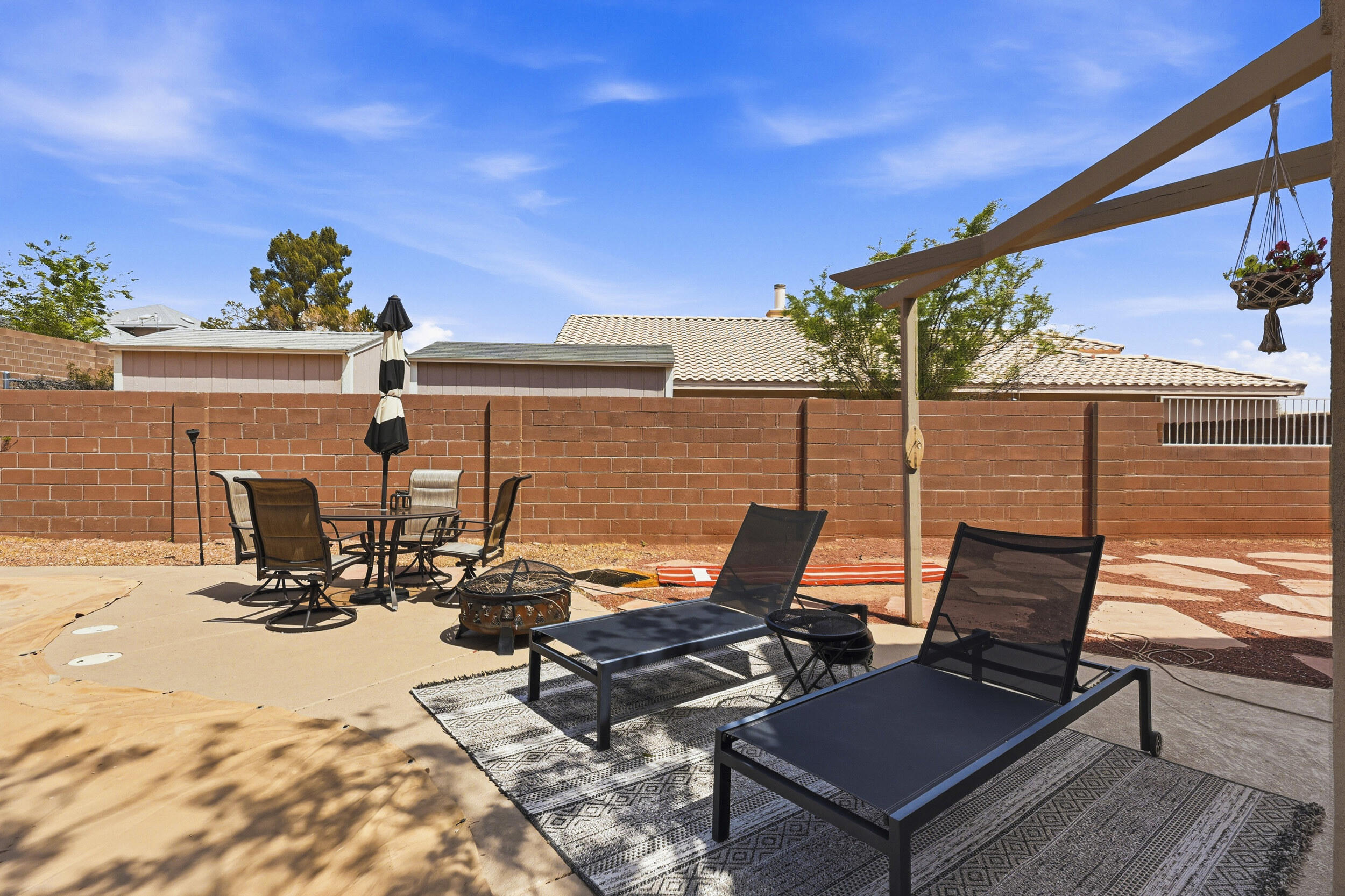 2557 Sandia Loop NE