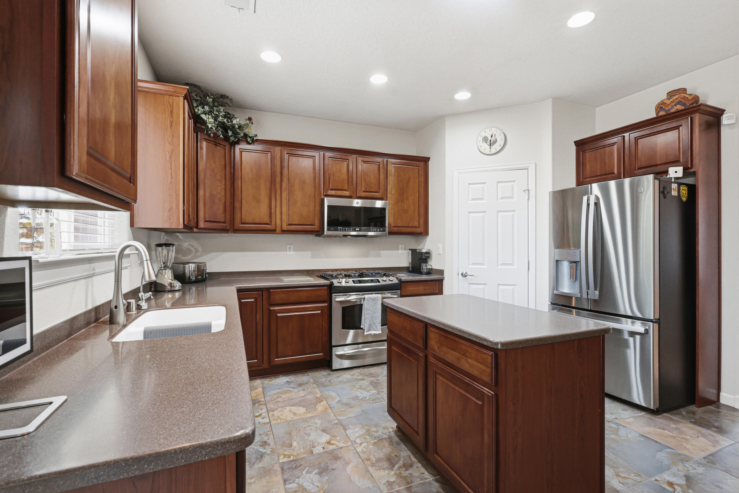 7120 Fairbanks Drive NE