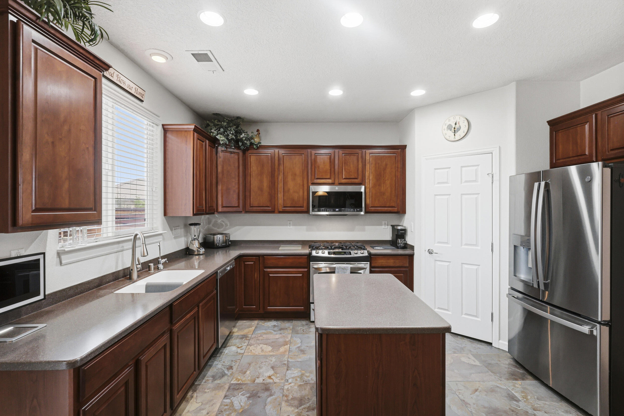 7120 Fairbanks Drive NE