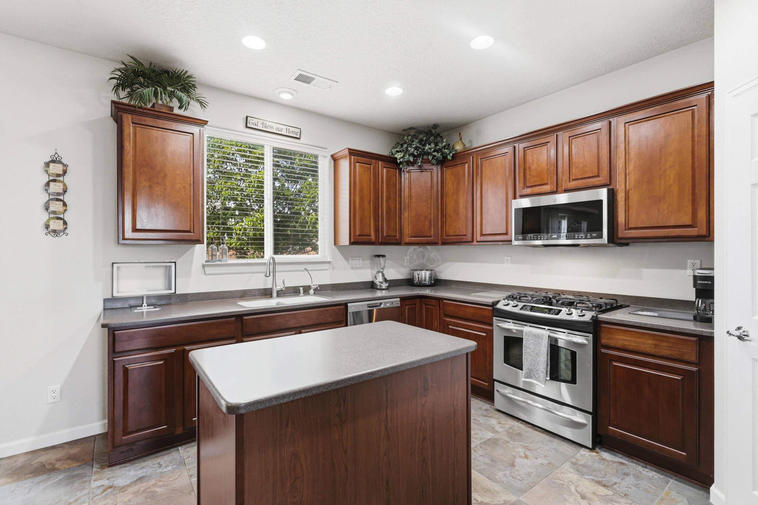 7120 Fairbanks Drive NE