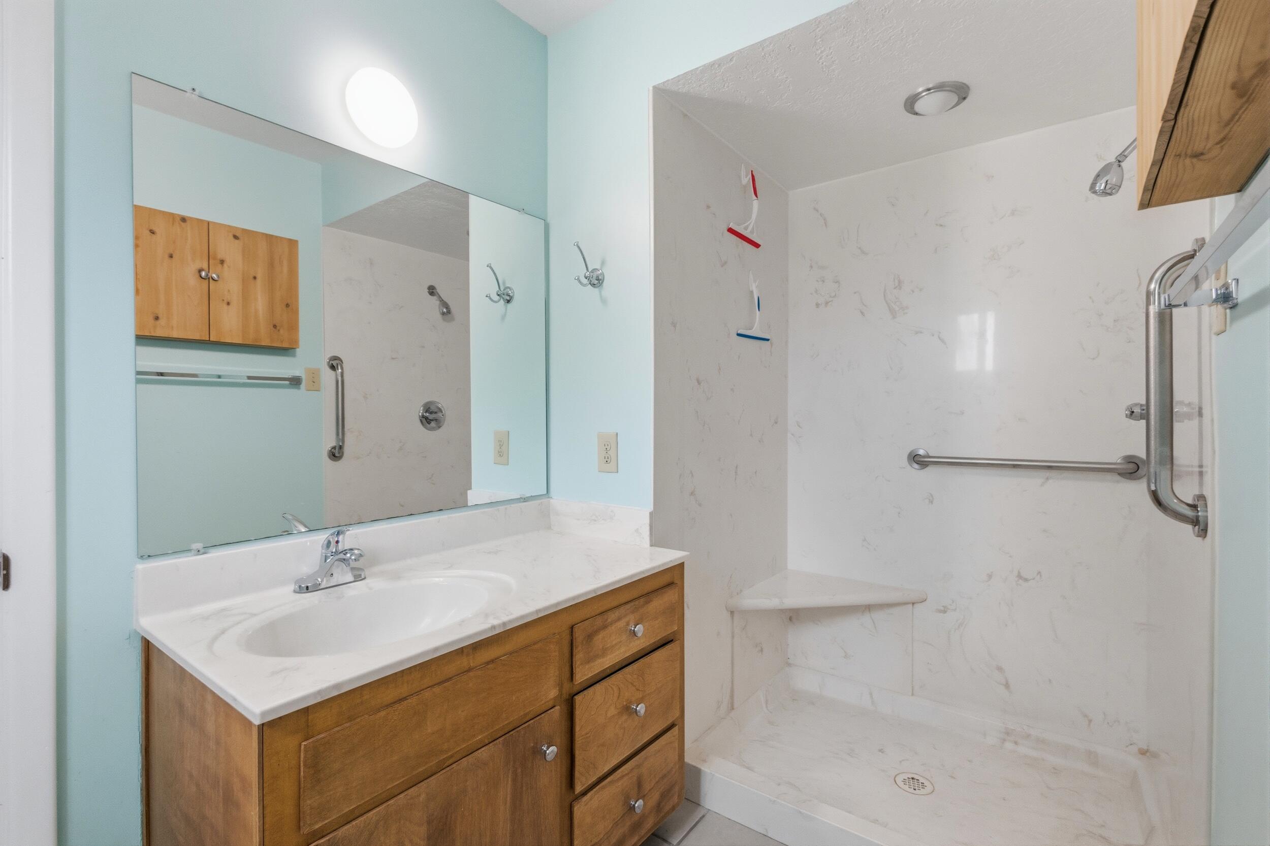 3301 May Circle SE
