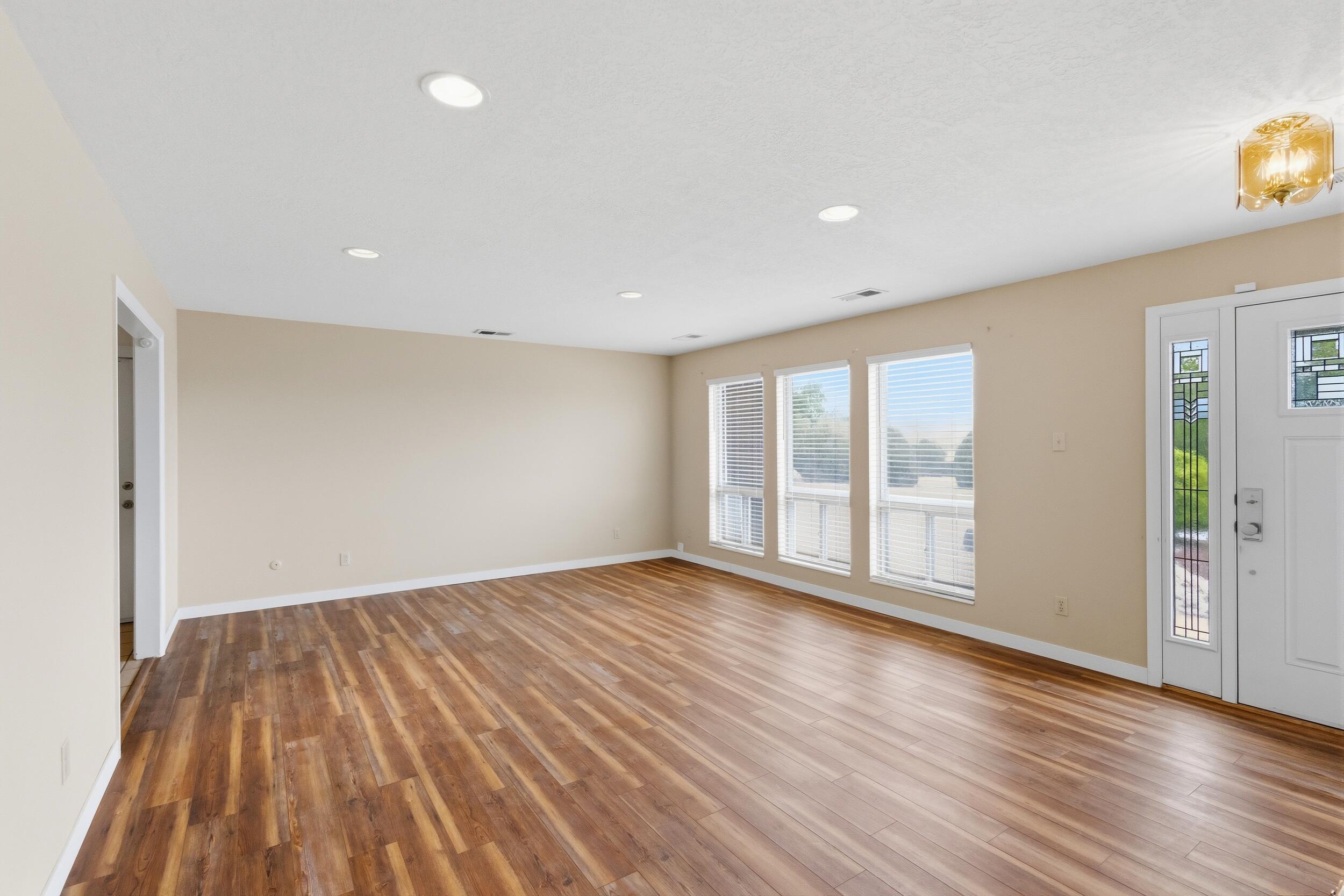 3301 May Circle SE