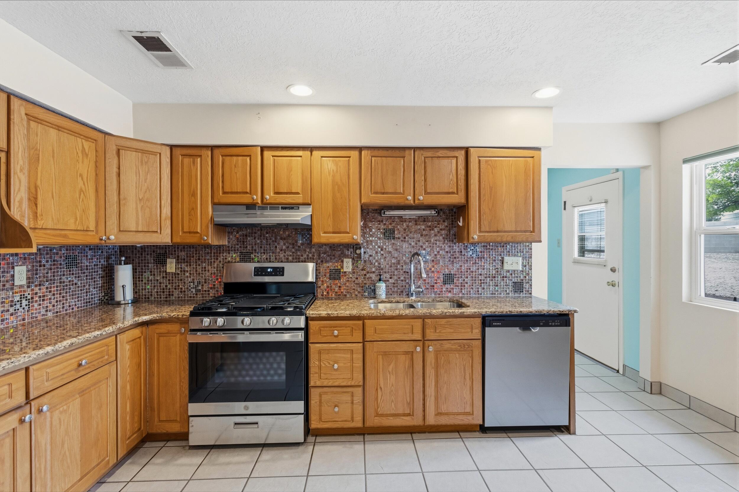 3301 May Circle SE