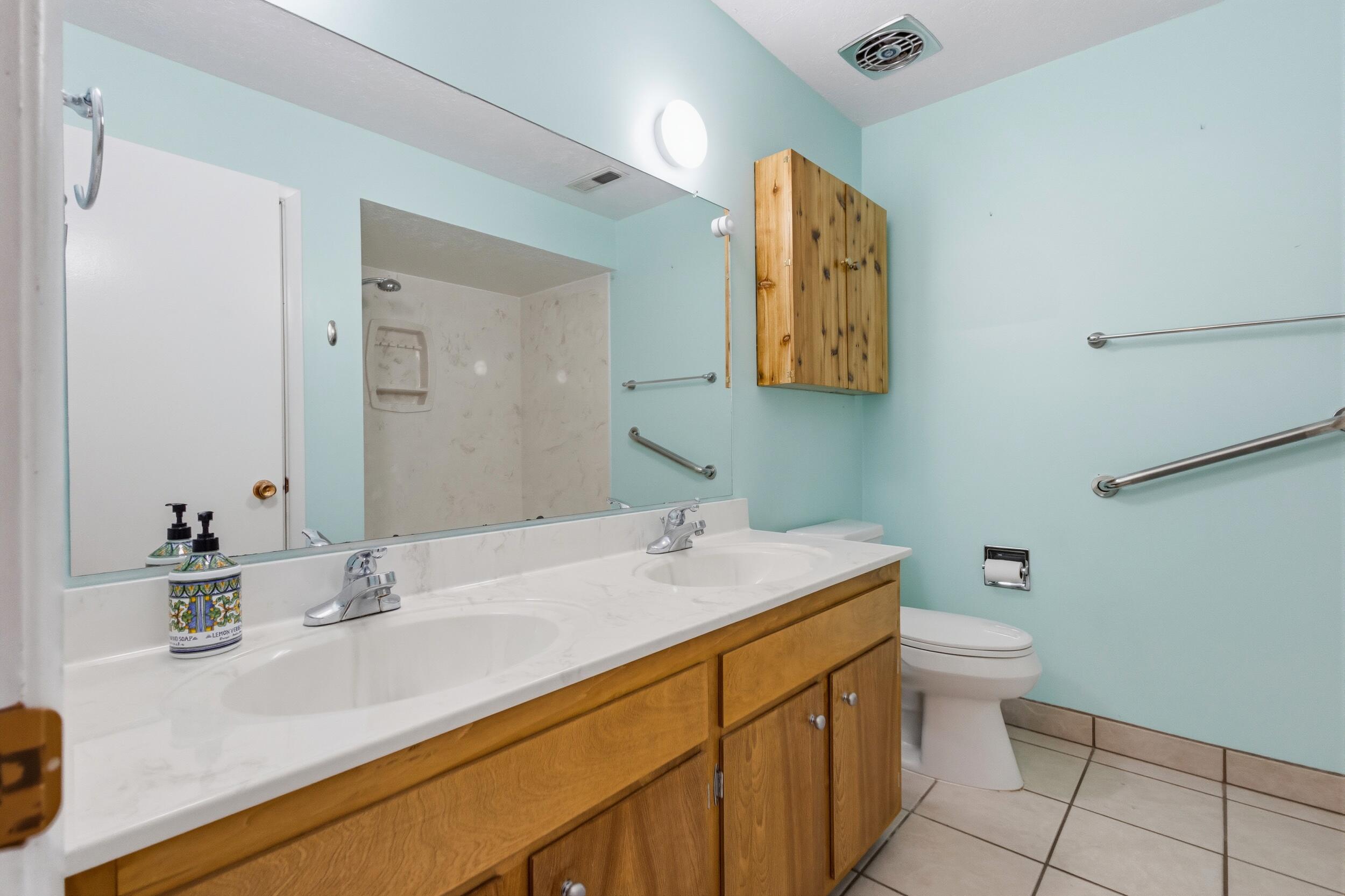 3301 May Circle SE