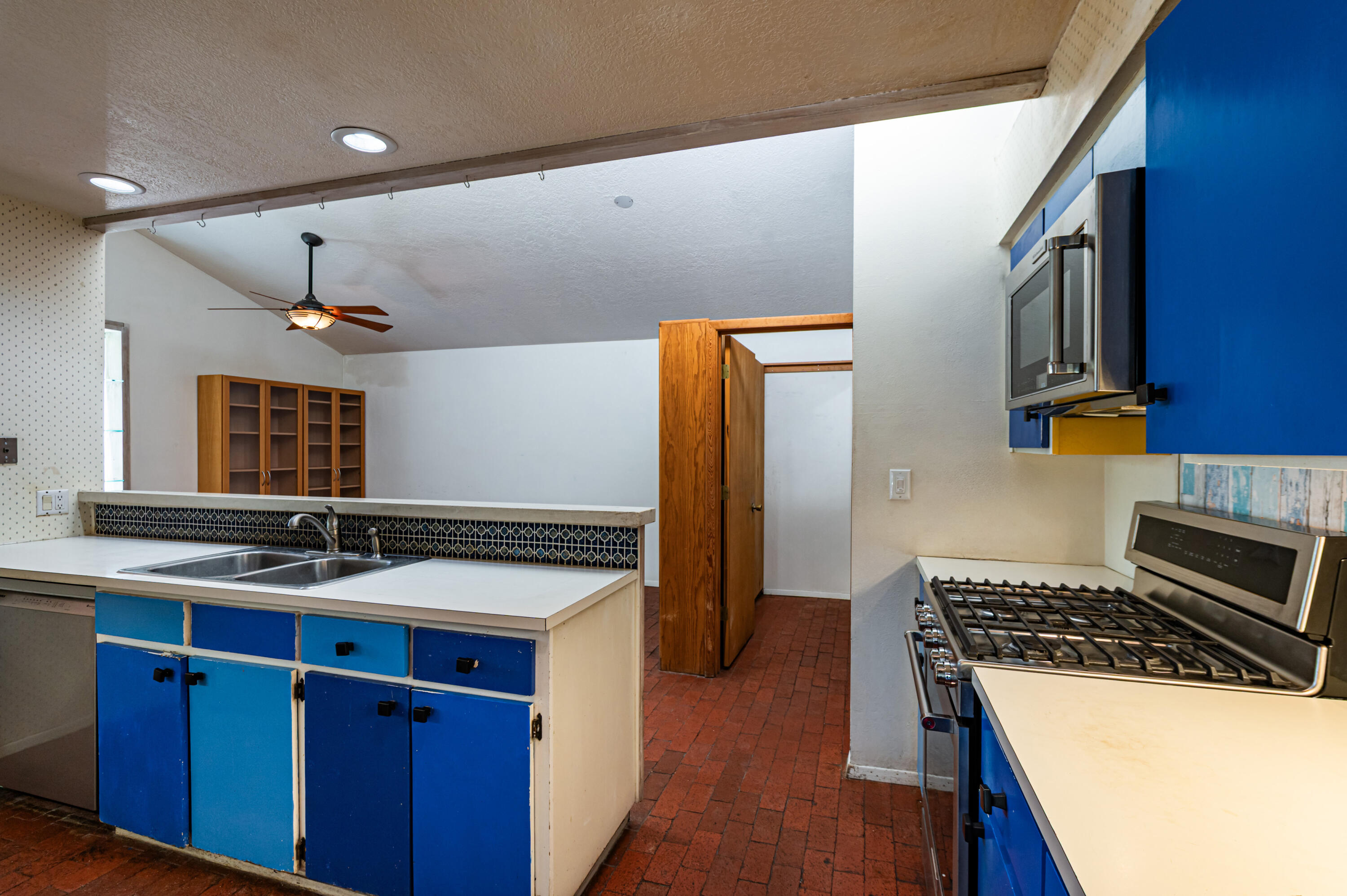 1020 Cuatro Cerros Trail SE