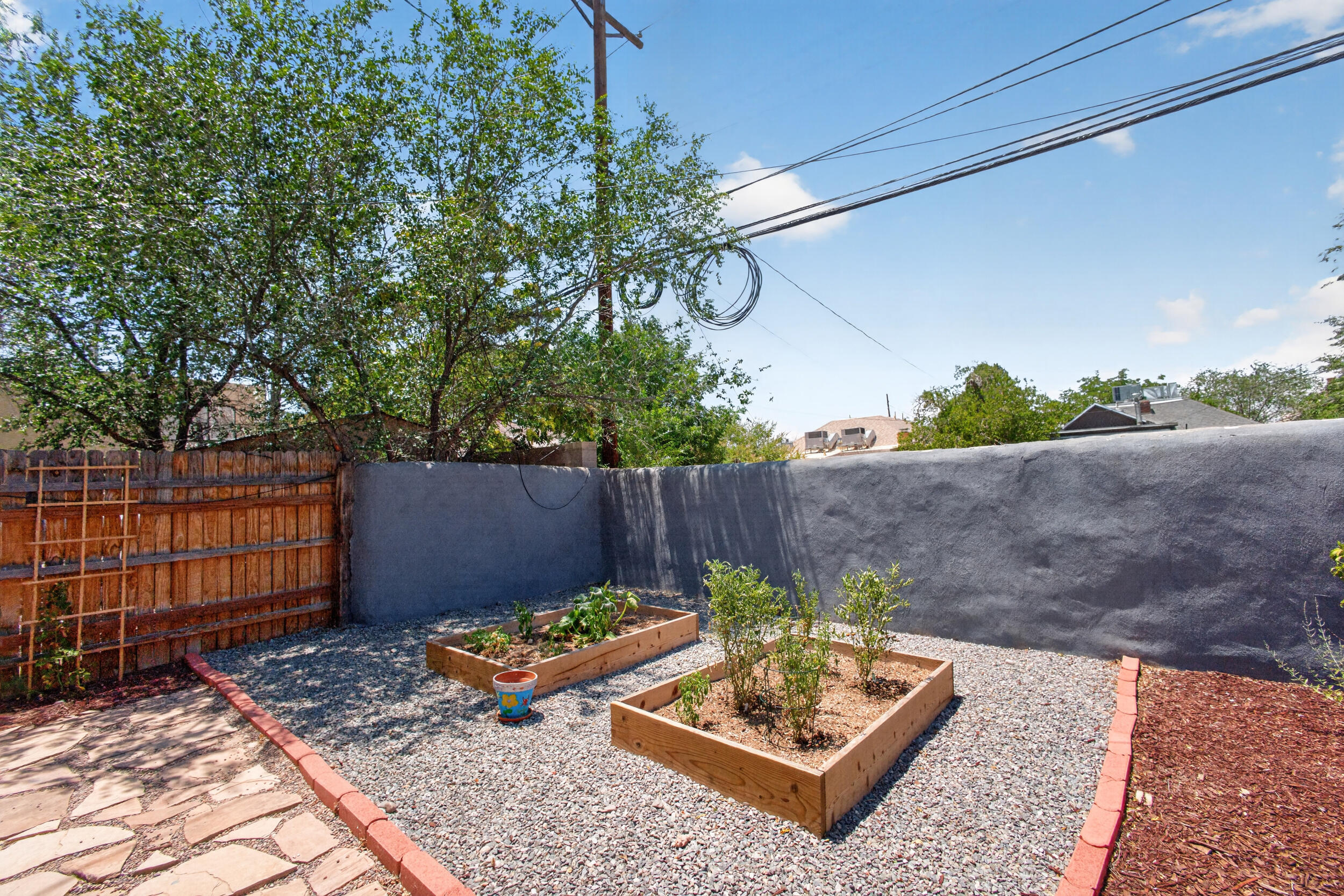415 Edith Boulevard SE