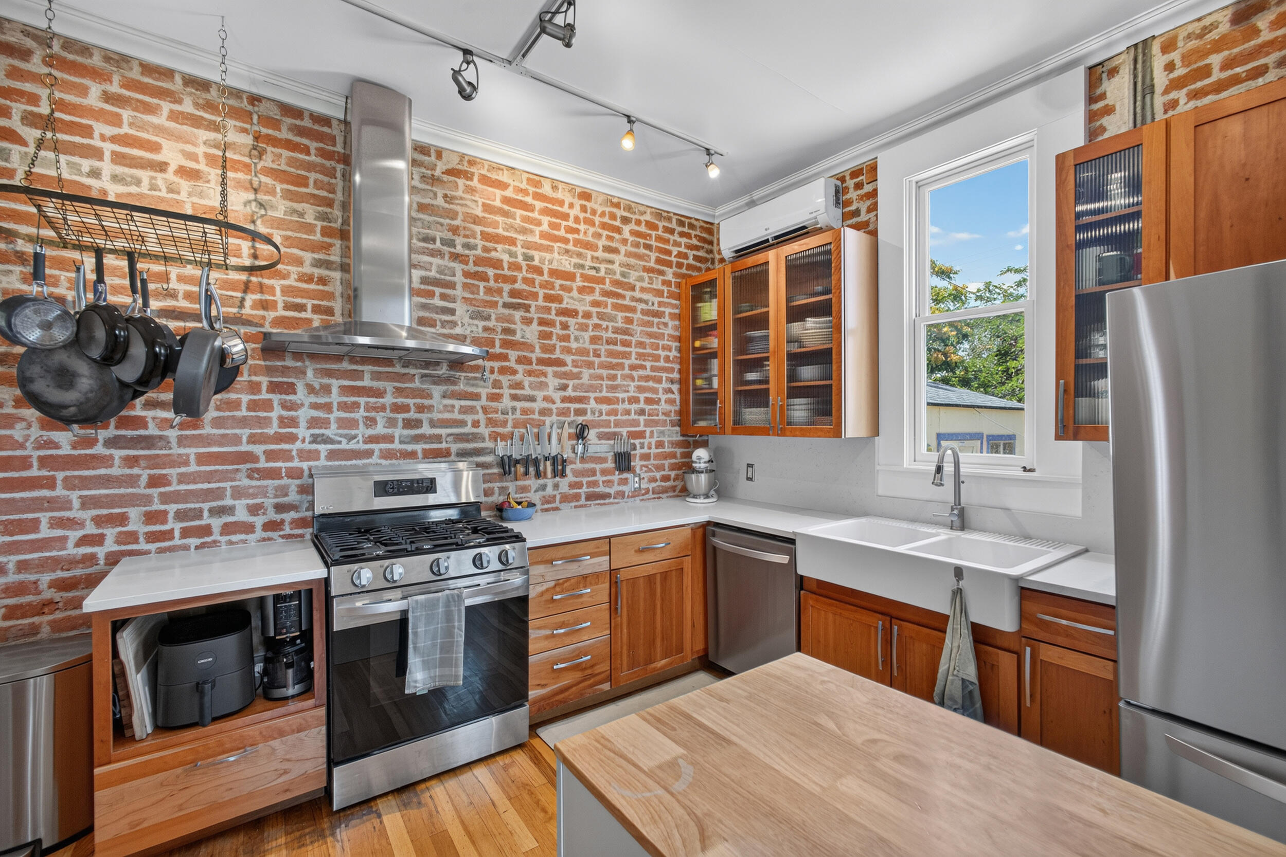 415 Edith Boulevard SE