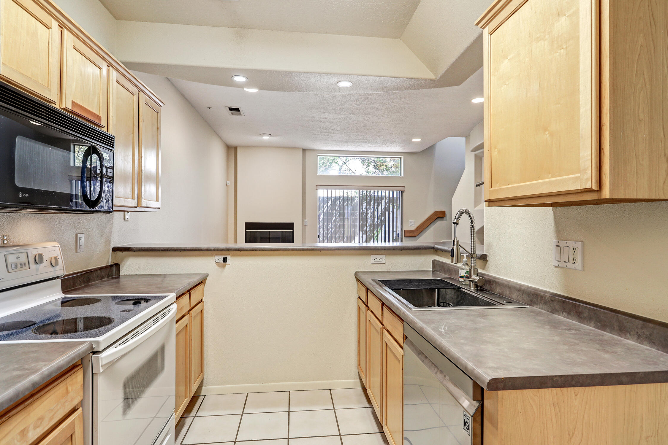 4211 Pitt Place NE UNIT 3