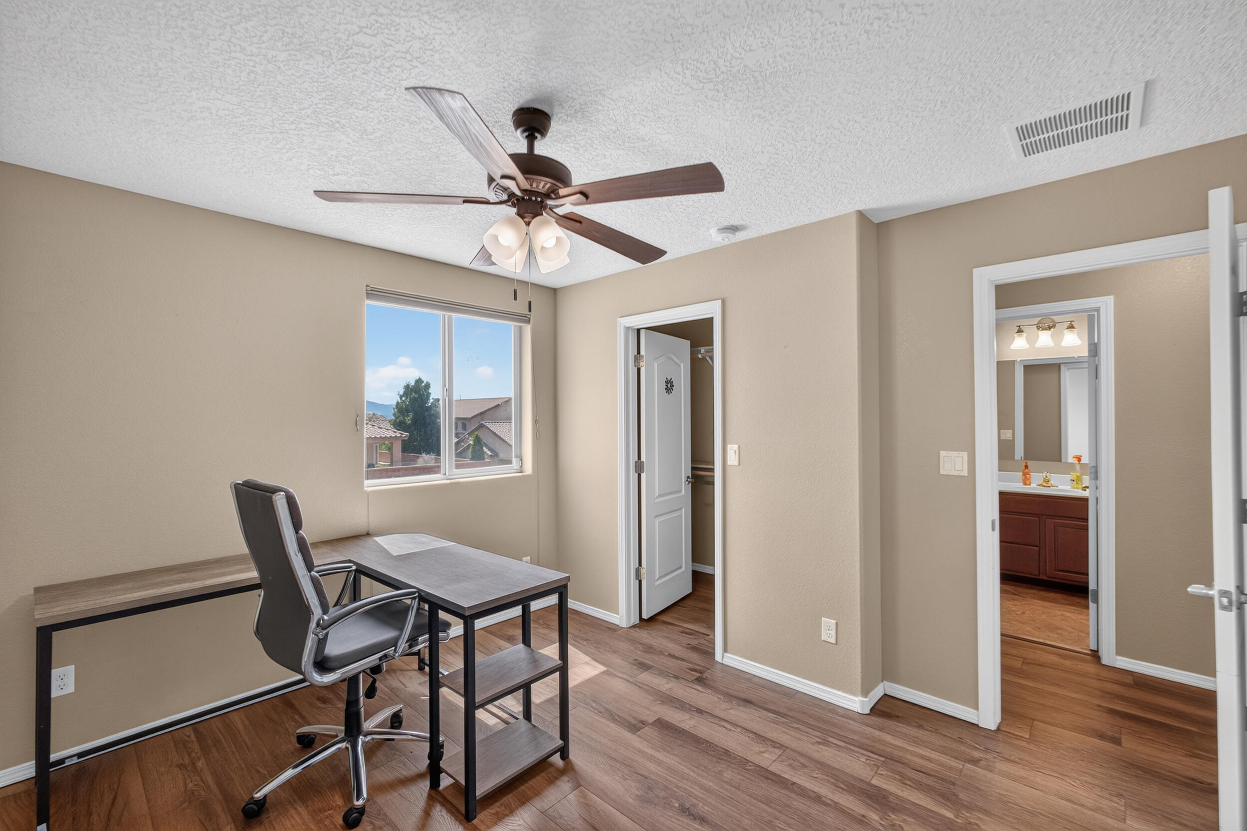 625 Palo Alto Drive NE