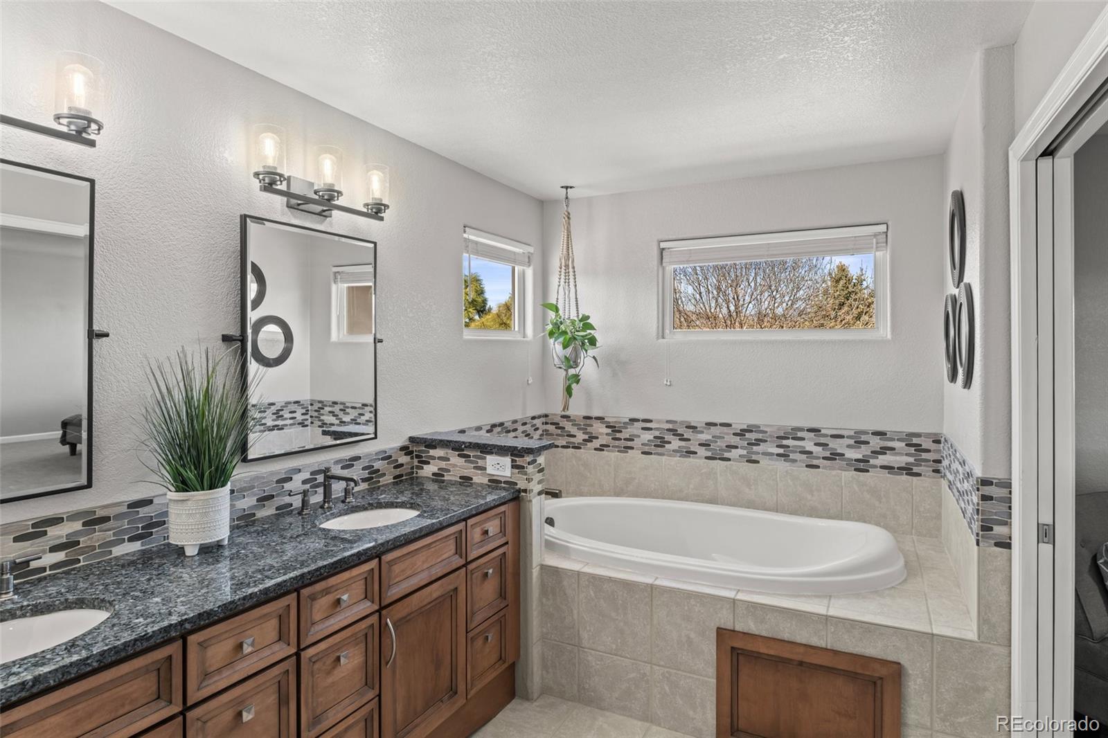 5925 Zinnia Court