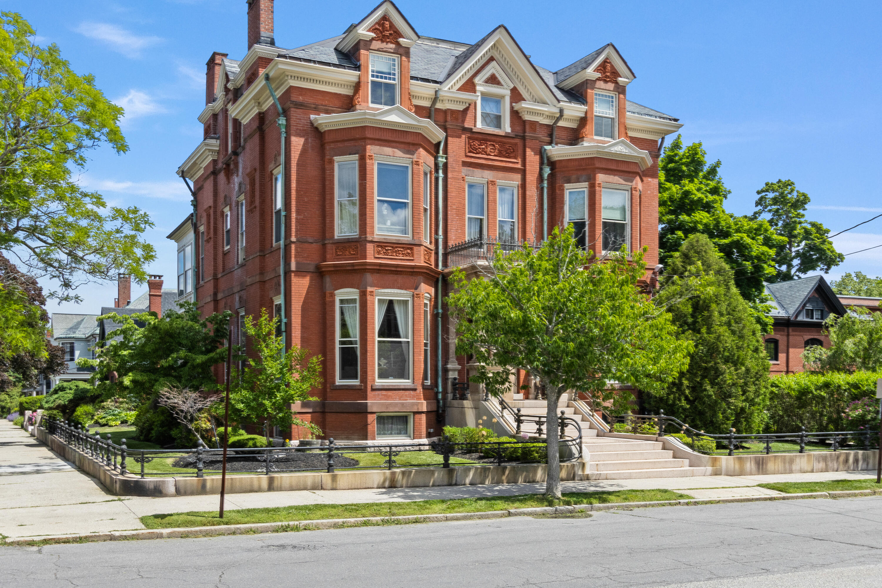 161 Pine Street 4