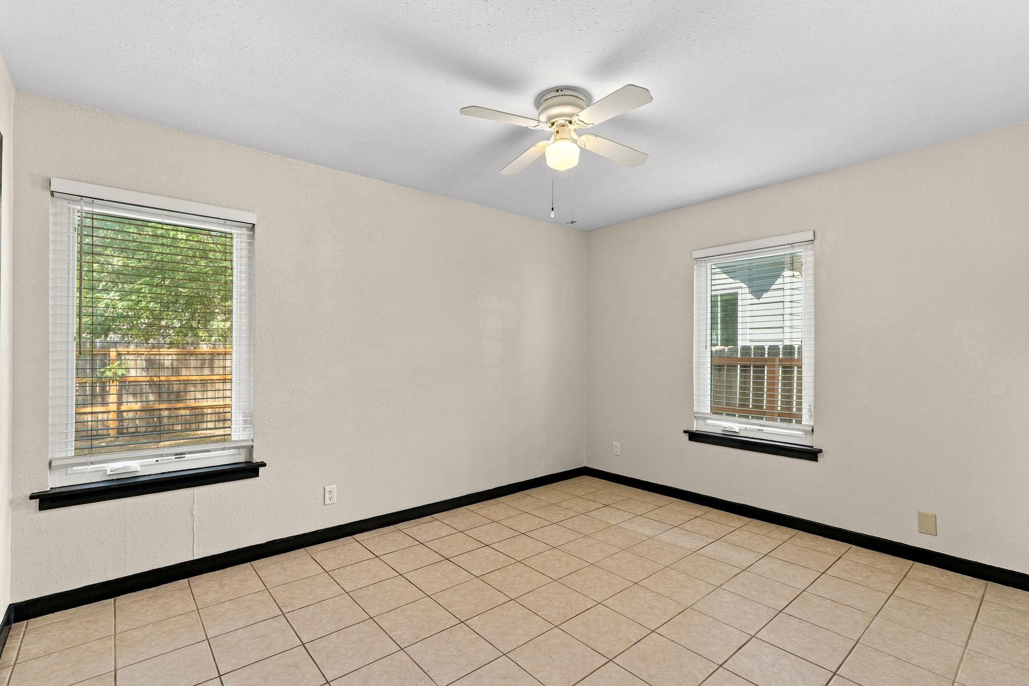 904 Plateau CIR