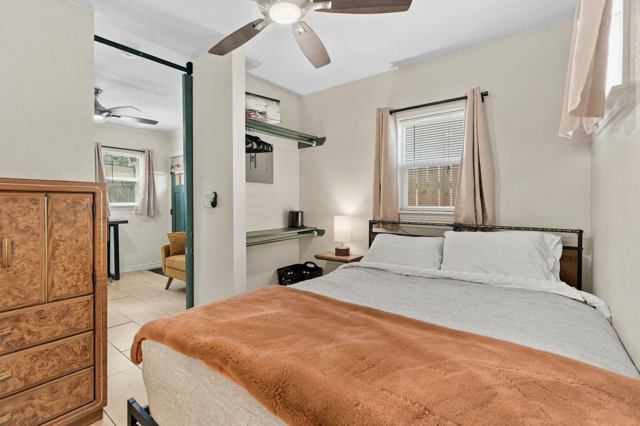 904 Plateau CIR