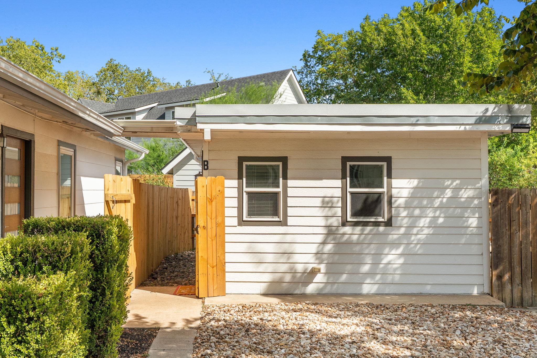 904 Plateau CIR