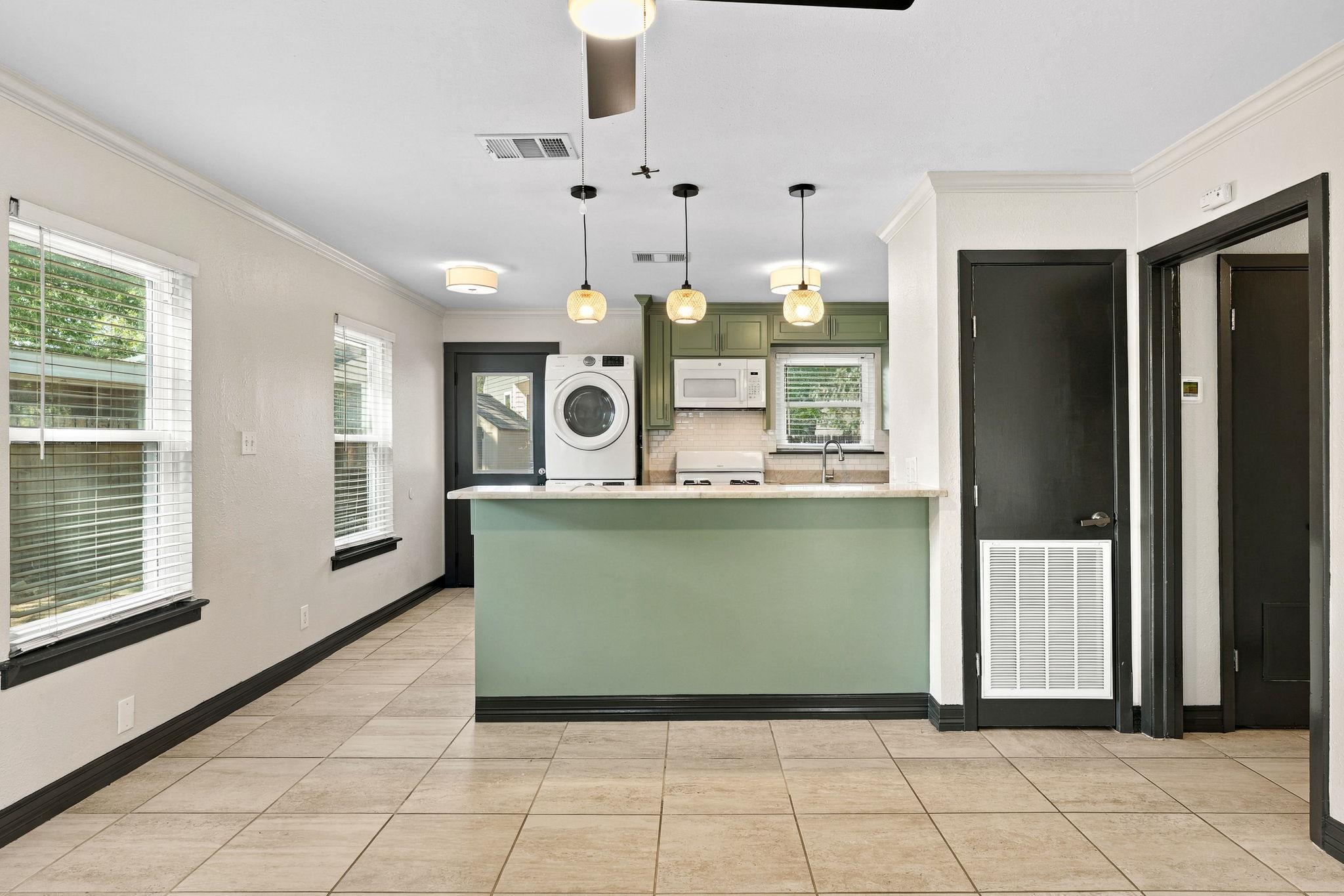 904 Plateau CIR