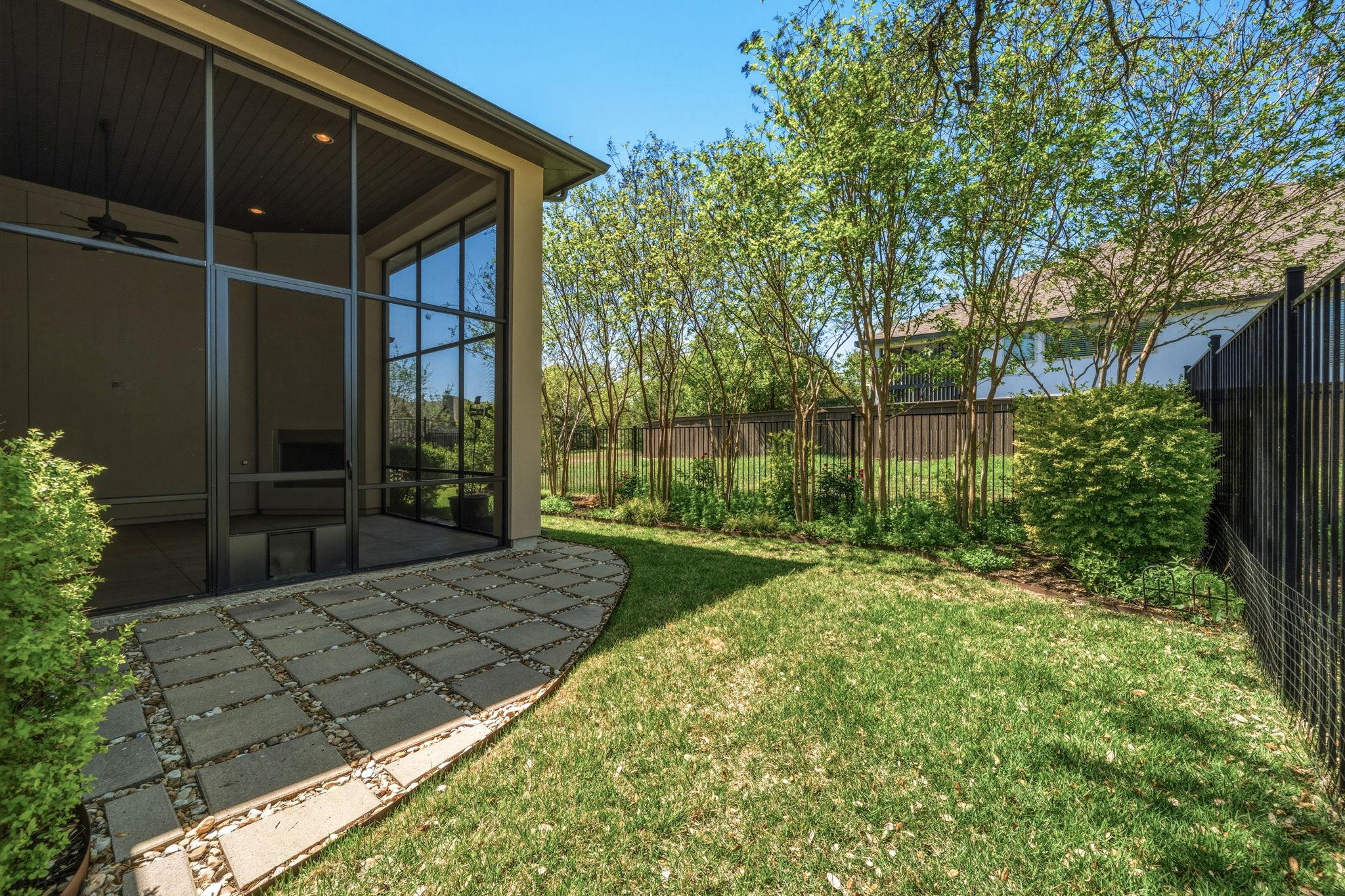220 Mendocino LN