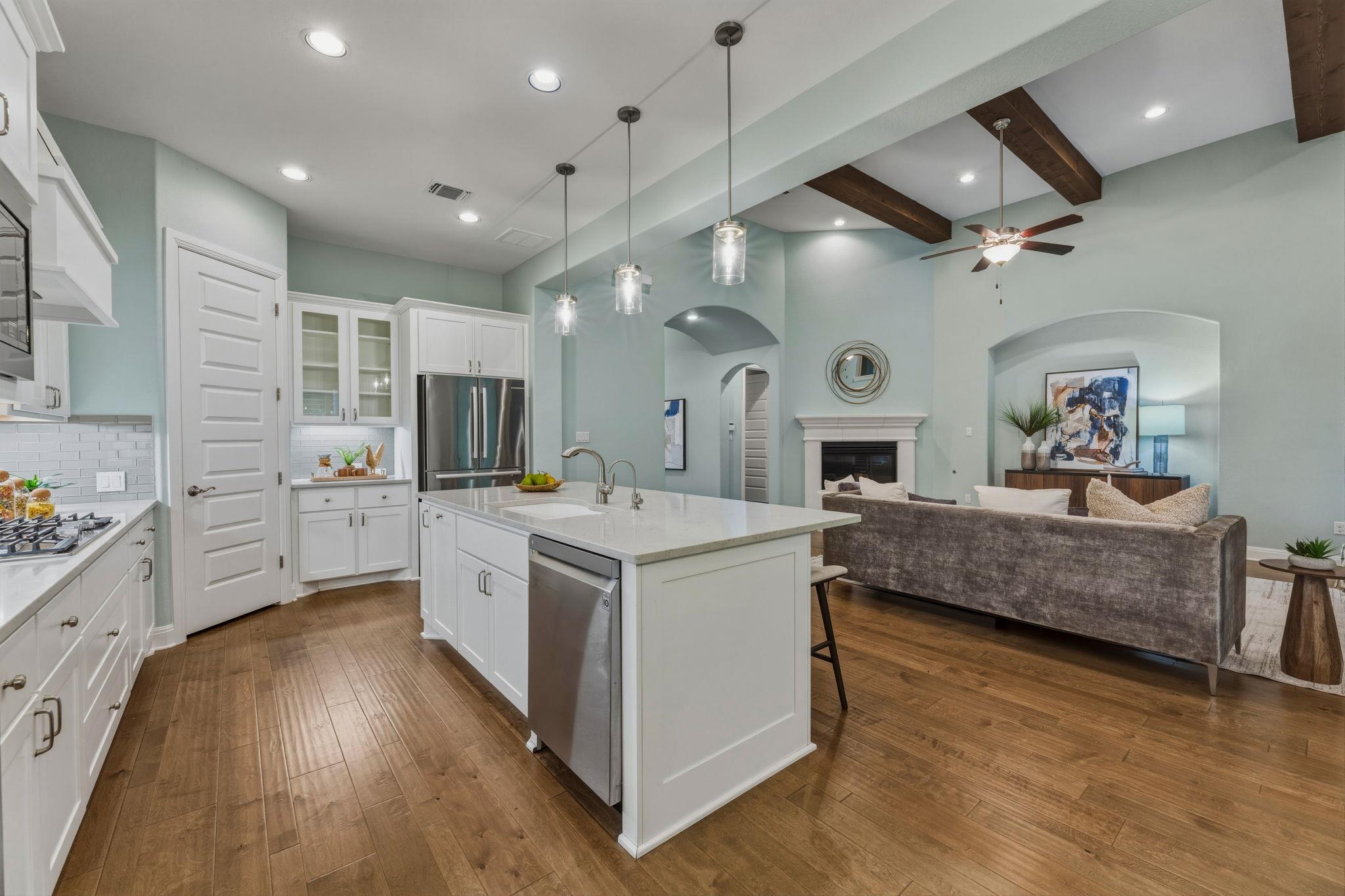 220 Mendocino LN
