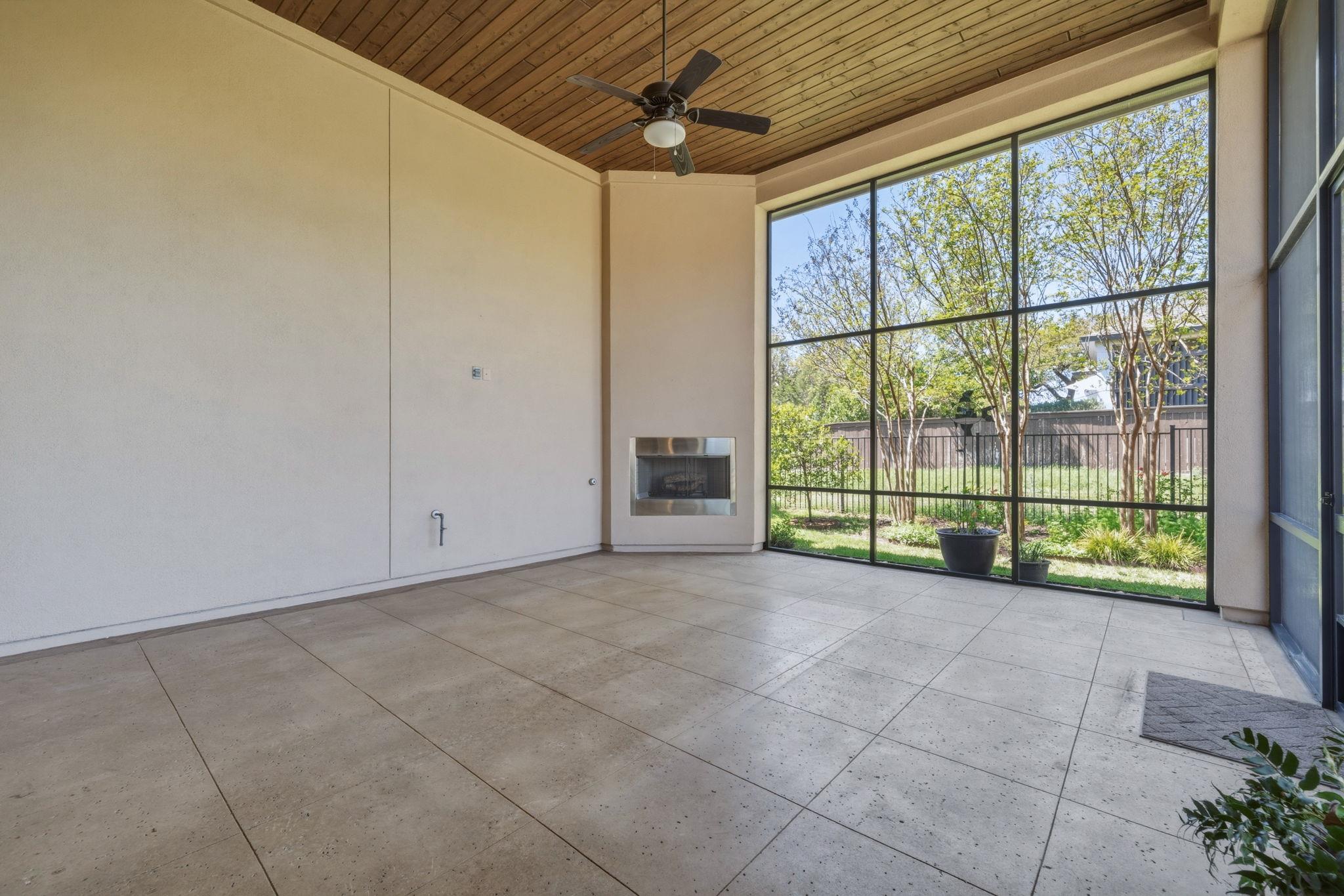 220 Mendocino LN
