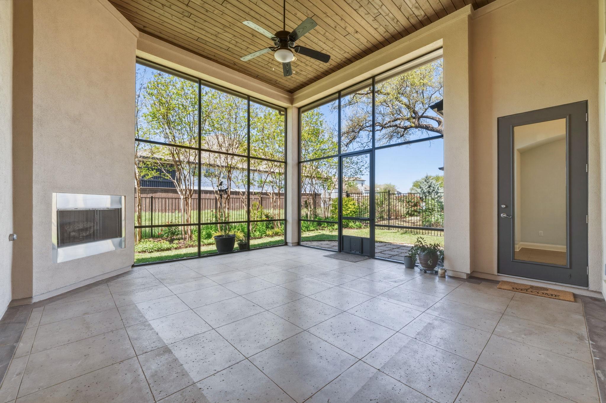 220 Mendocino LN