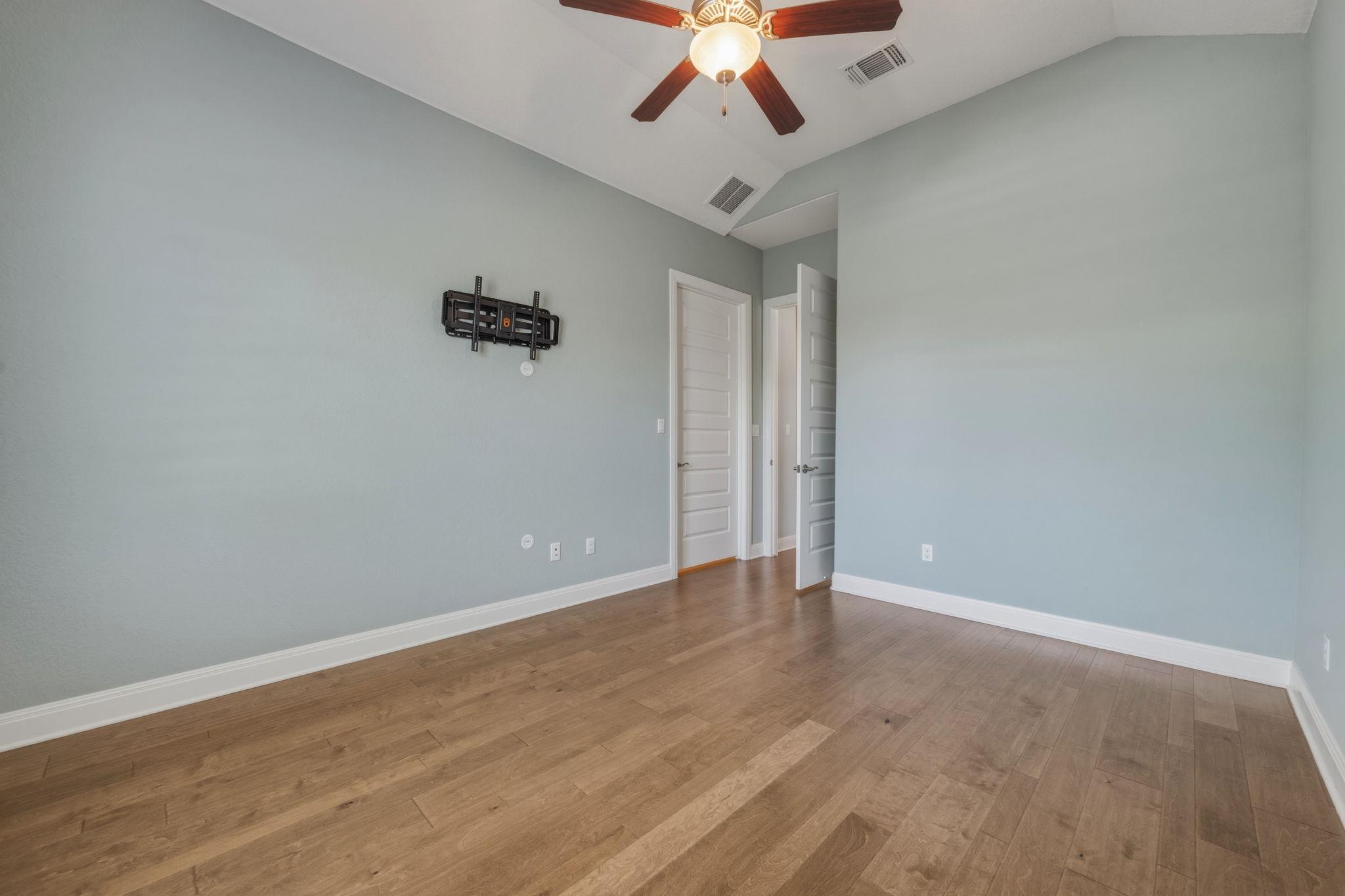 220 Mendocino LN
