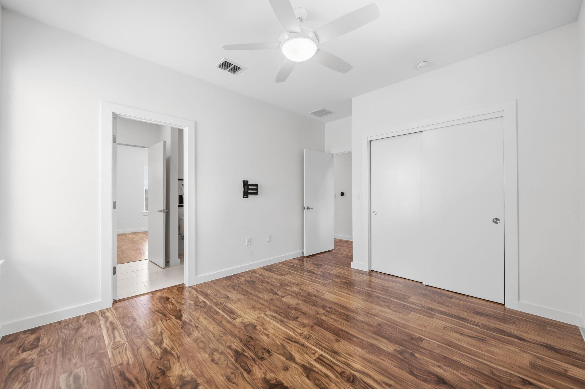 301 W Stassney LN # 20
