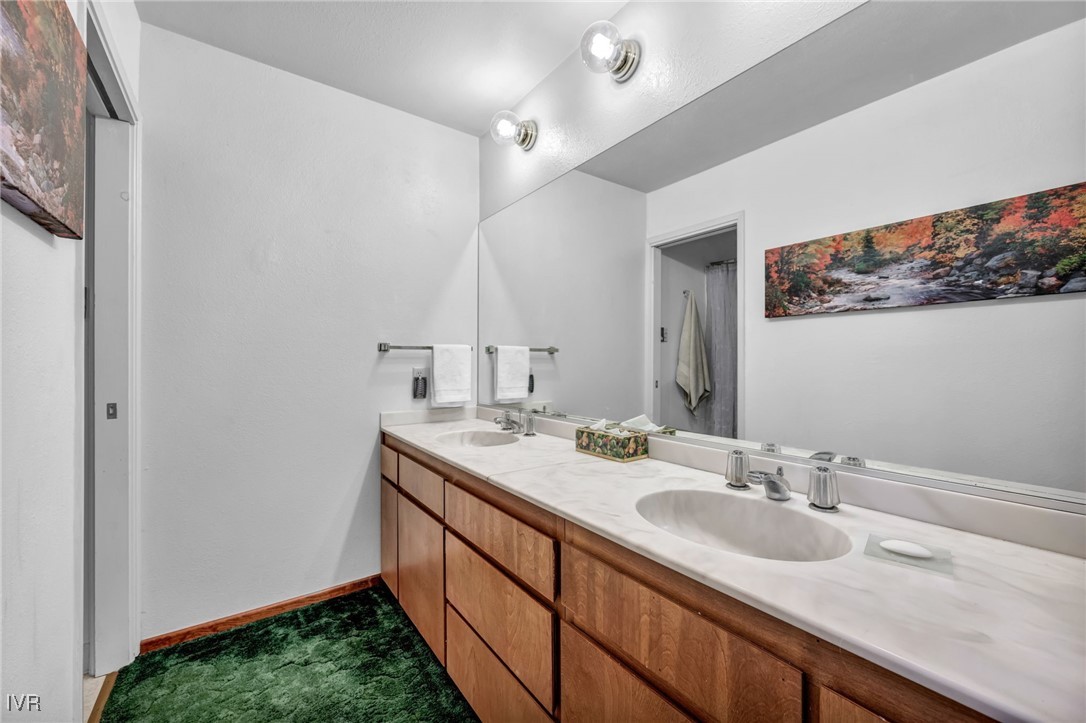 621 Woodridge Cir