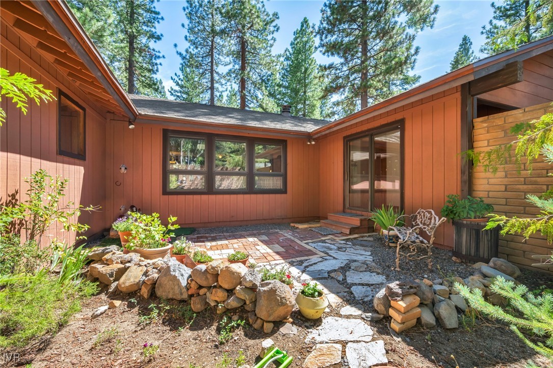 621 Woodridge Cir