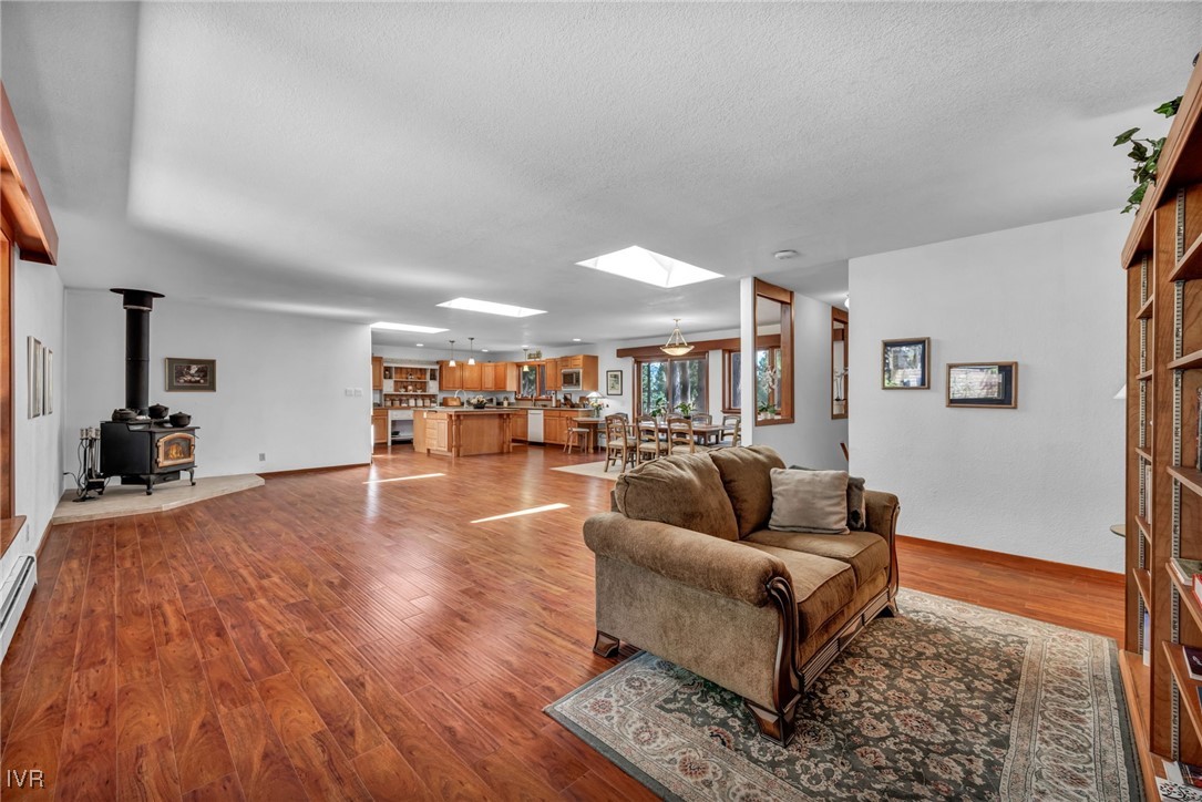 621 Woodridge Cir