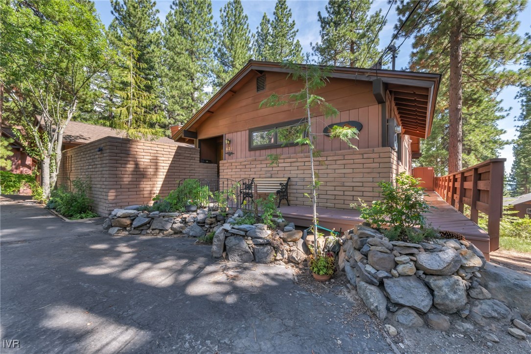 621 Woodridge Cir