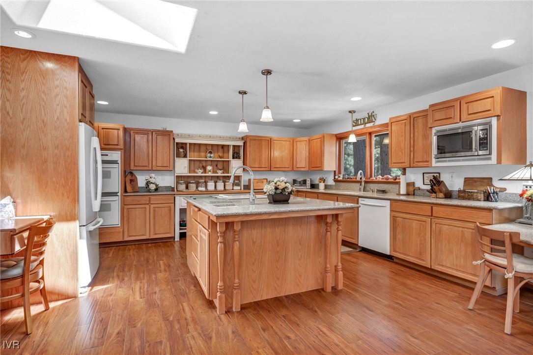 621 Woodridge Cir
