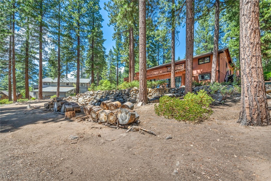 621 Woodridge Cir
