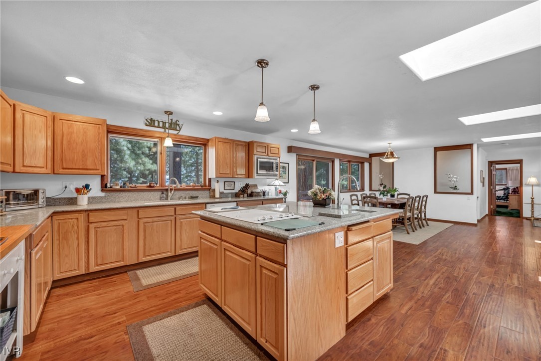 621 Woodridge Cir