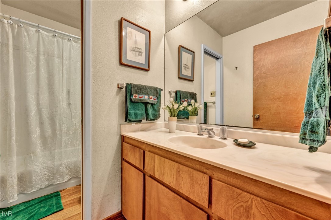 621 Woodridge Cir
