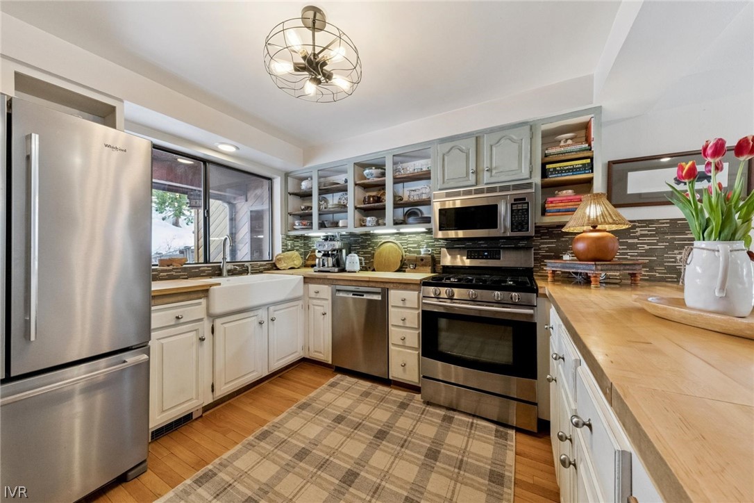 567 Bronco Ct