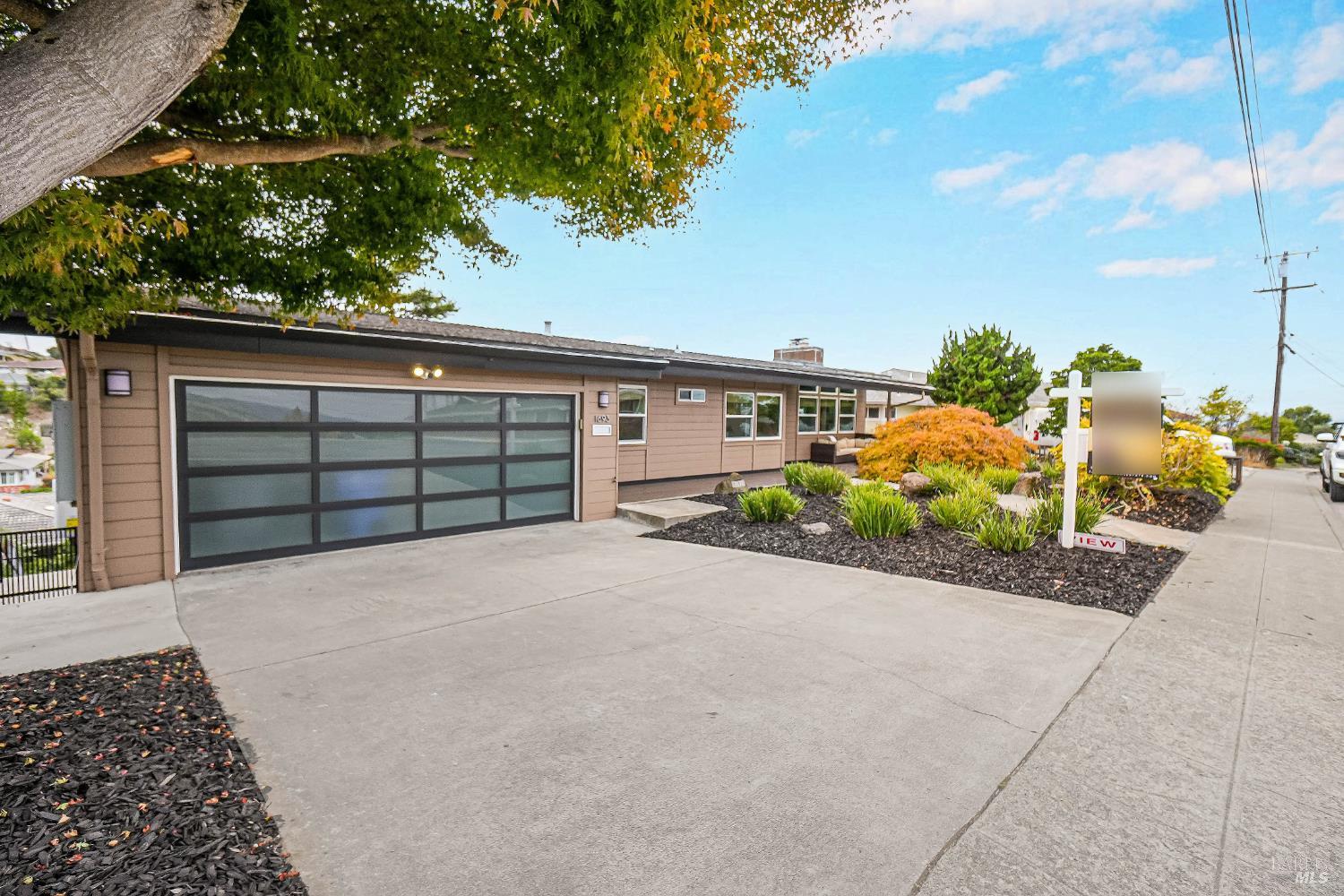 1693 View Drive
