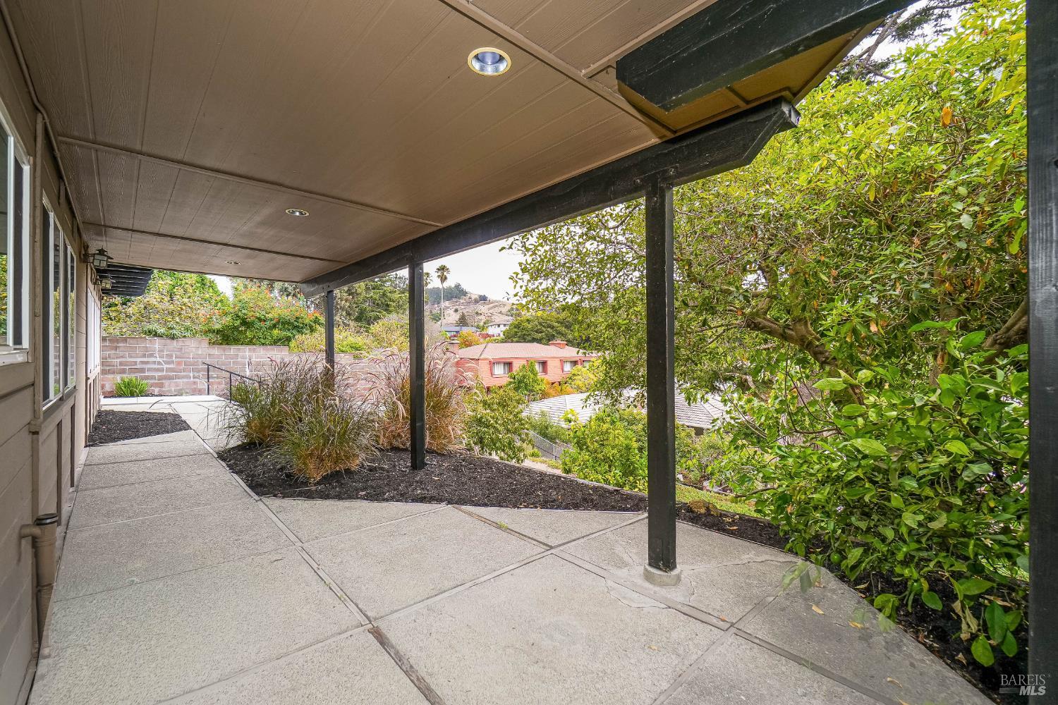 1693 View Drive