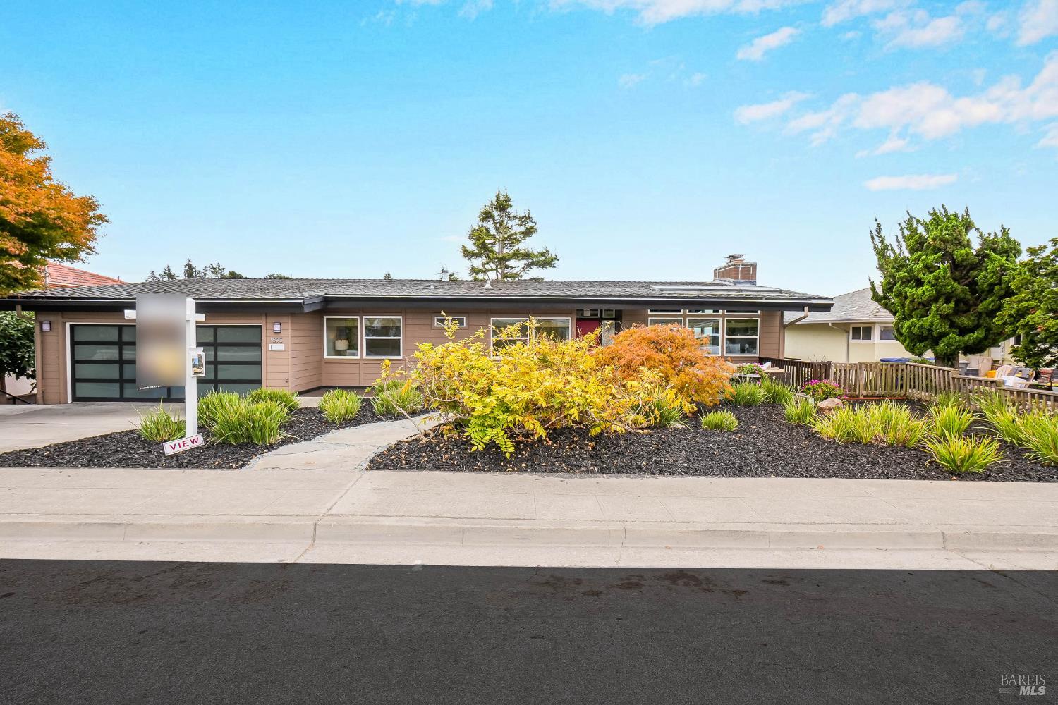 1693 View Drive