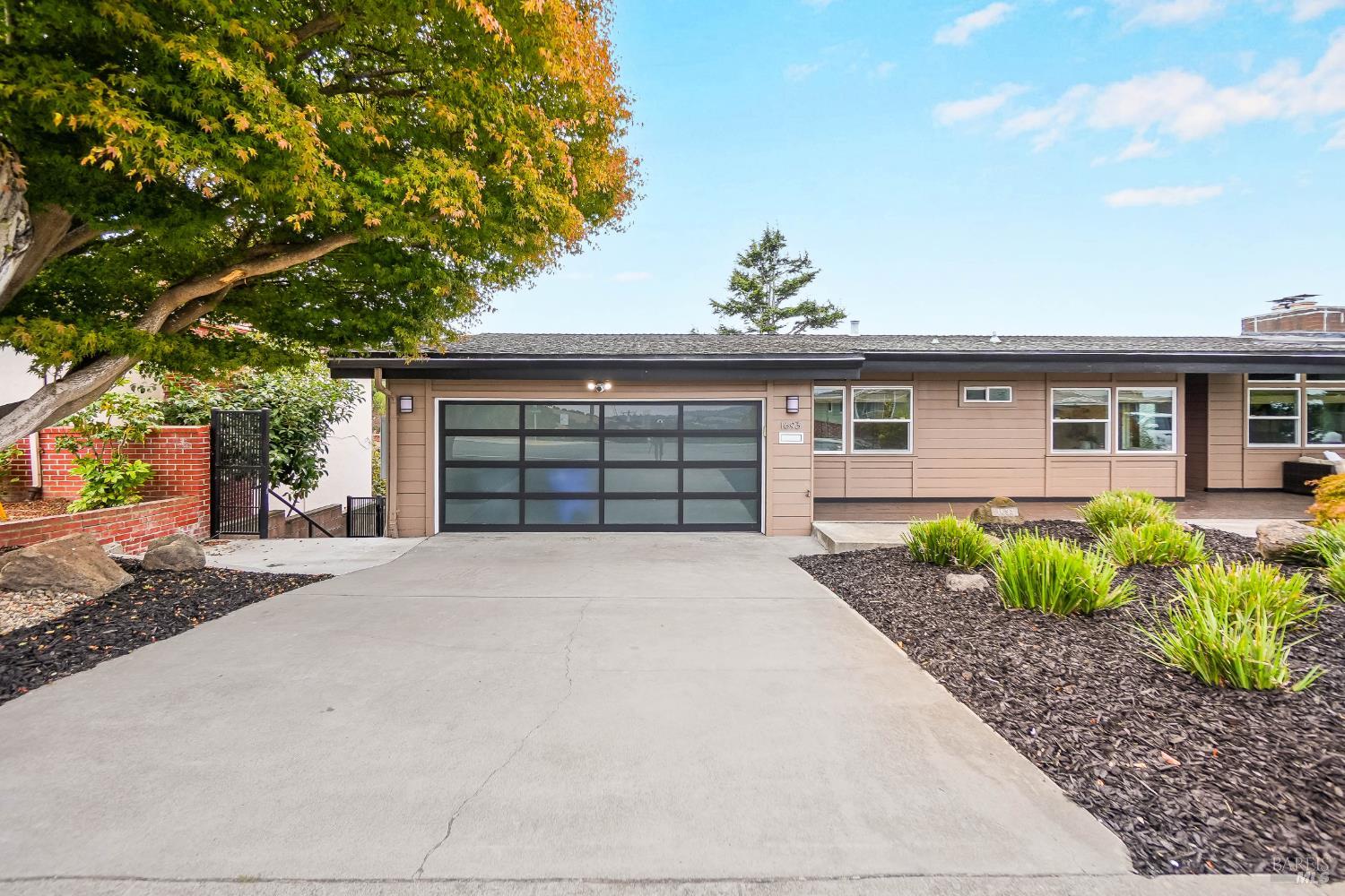 1693 View Drive