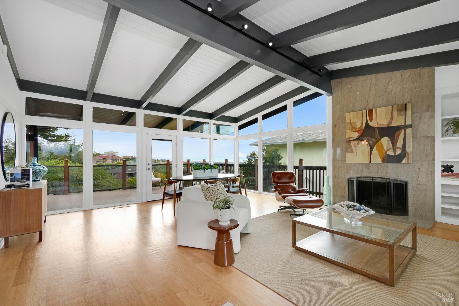 1693 View Drive