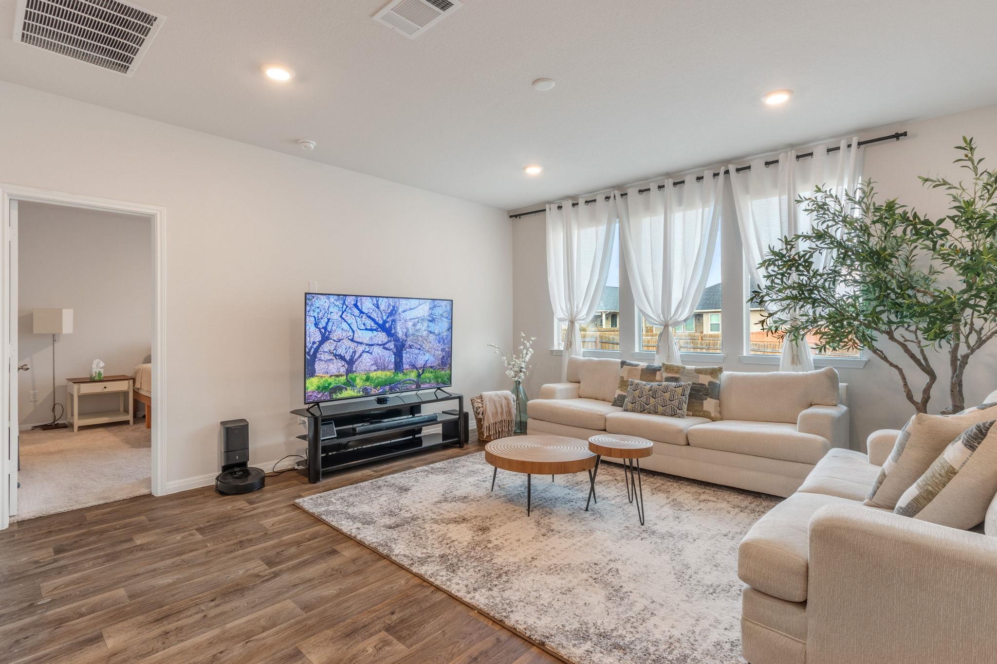205 Charles TRL