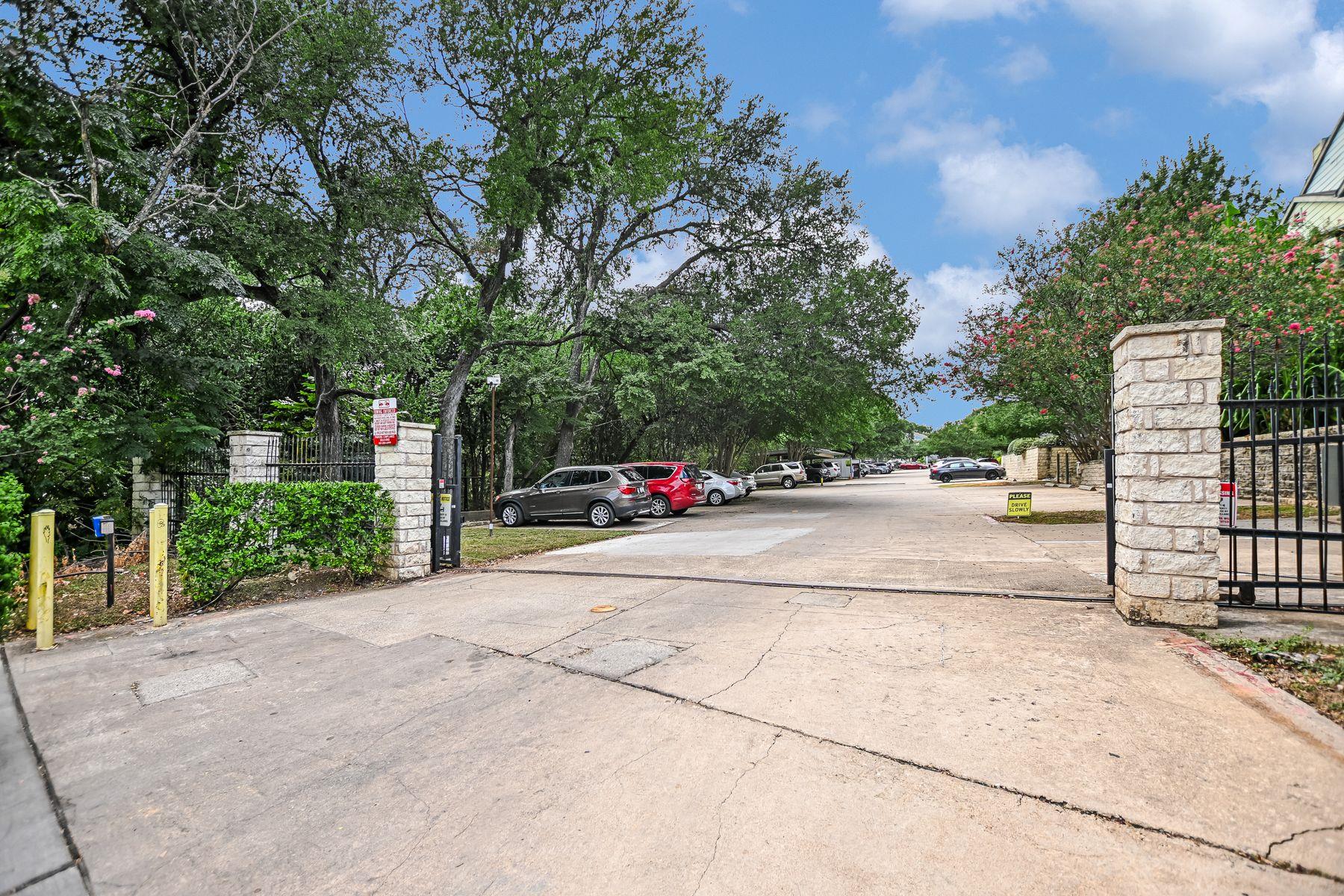 3204 Menchaca RD # 313